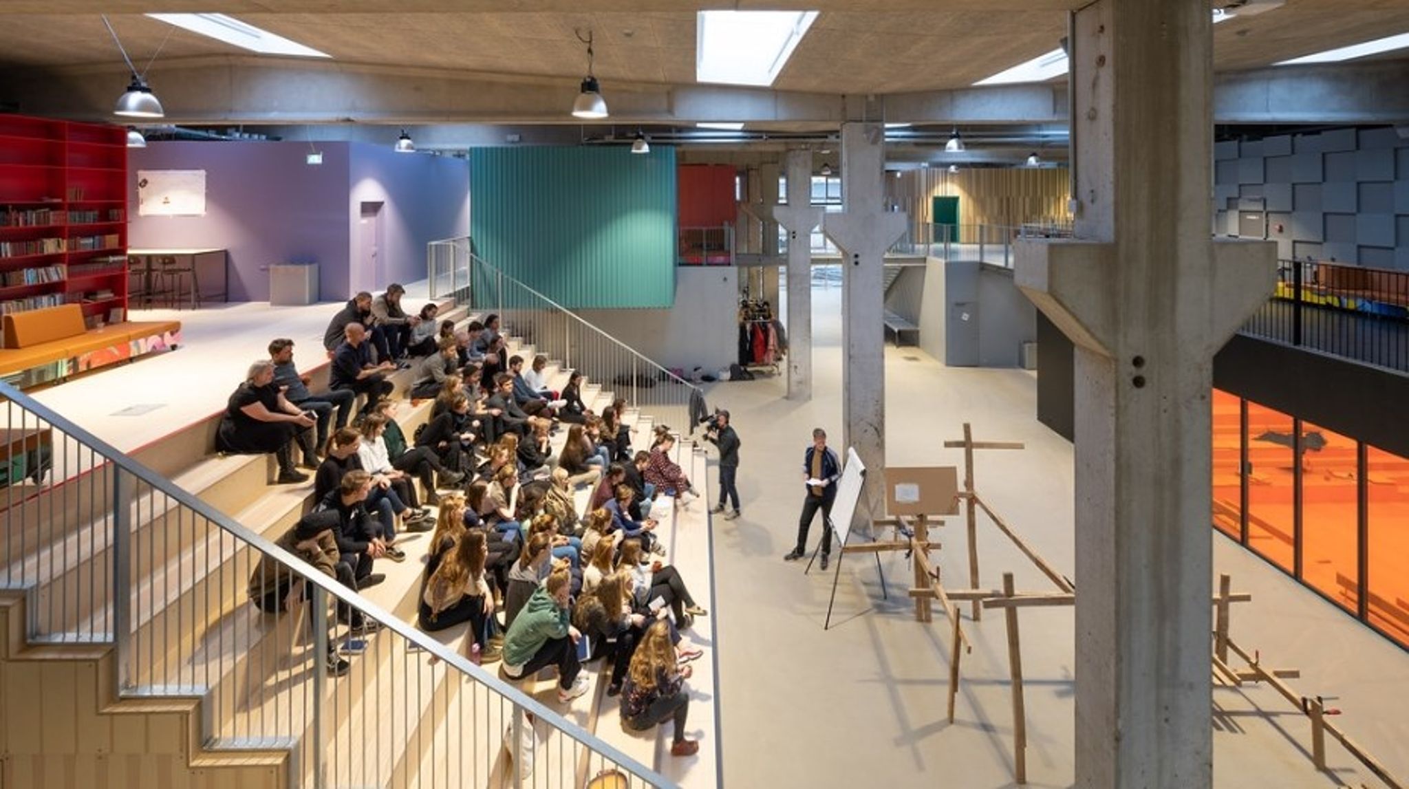 Roskilde Festival Højskole er en kreativ højskole midt på Sjælland.
