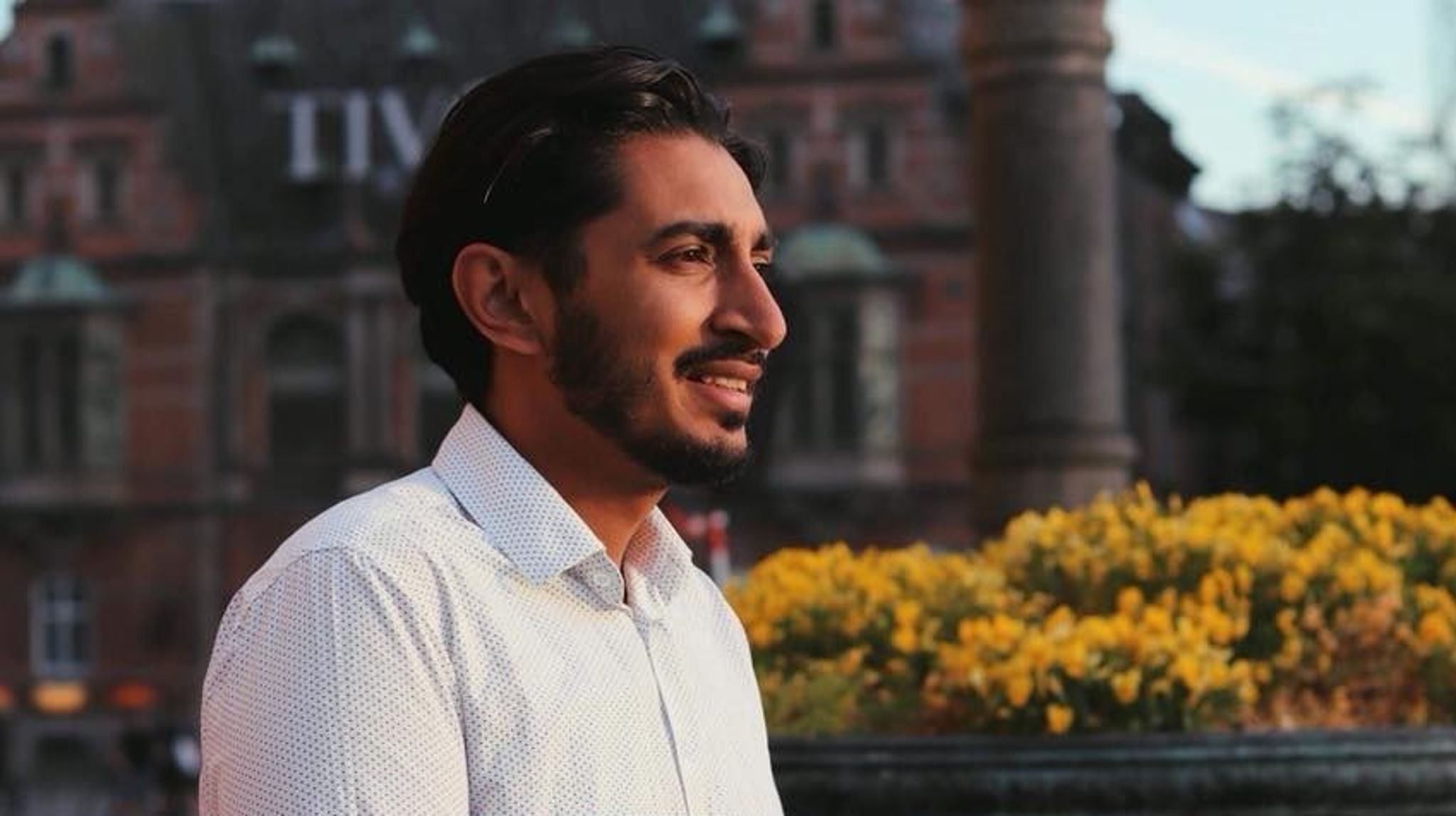 Da jeg til Grundlovsceremonien selv sad i Københavns Borgerrepræsentation, overvejede jeg i en periode, om jeg egentlig bare kunne give hånd til mig selv og dermed tildele mig selv statsborgerskabet, skriver Badar Shah.&nbsp;&nbsp;