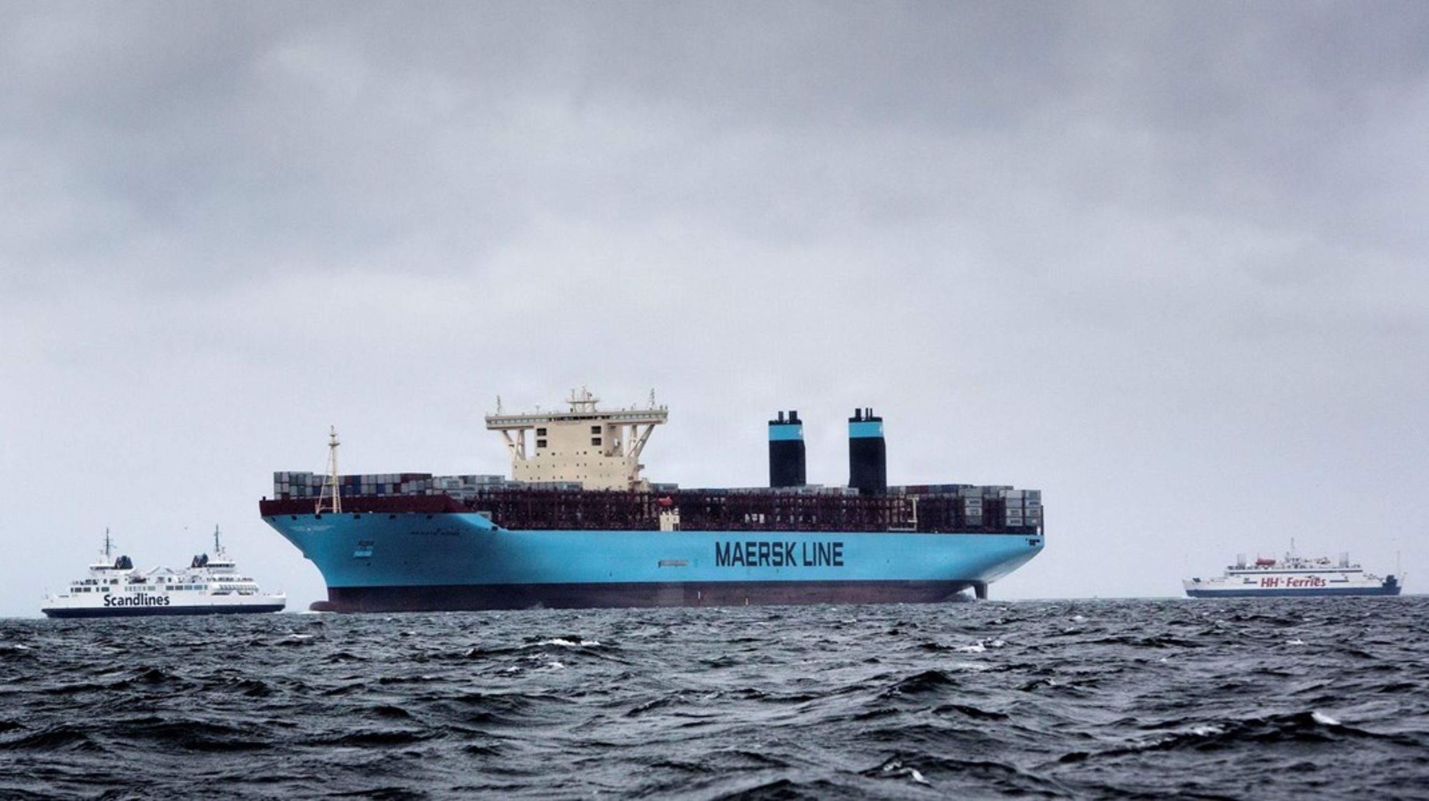 Det 400 meter lange 'Majestic Maersk' sejler under dansk flag. Færre skibe vil sejle under dansk flag, hvis tonnageskatten bliver fjernet, mener rederier.&nbsp;