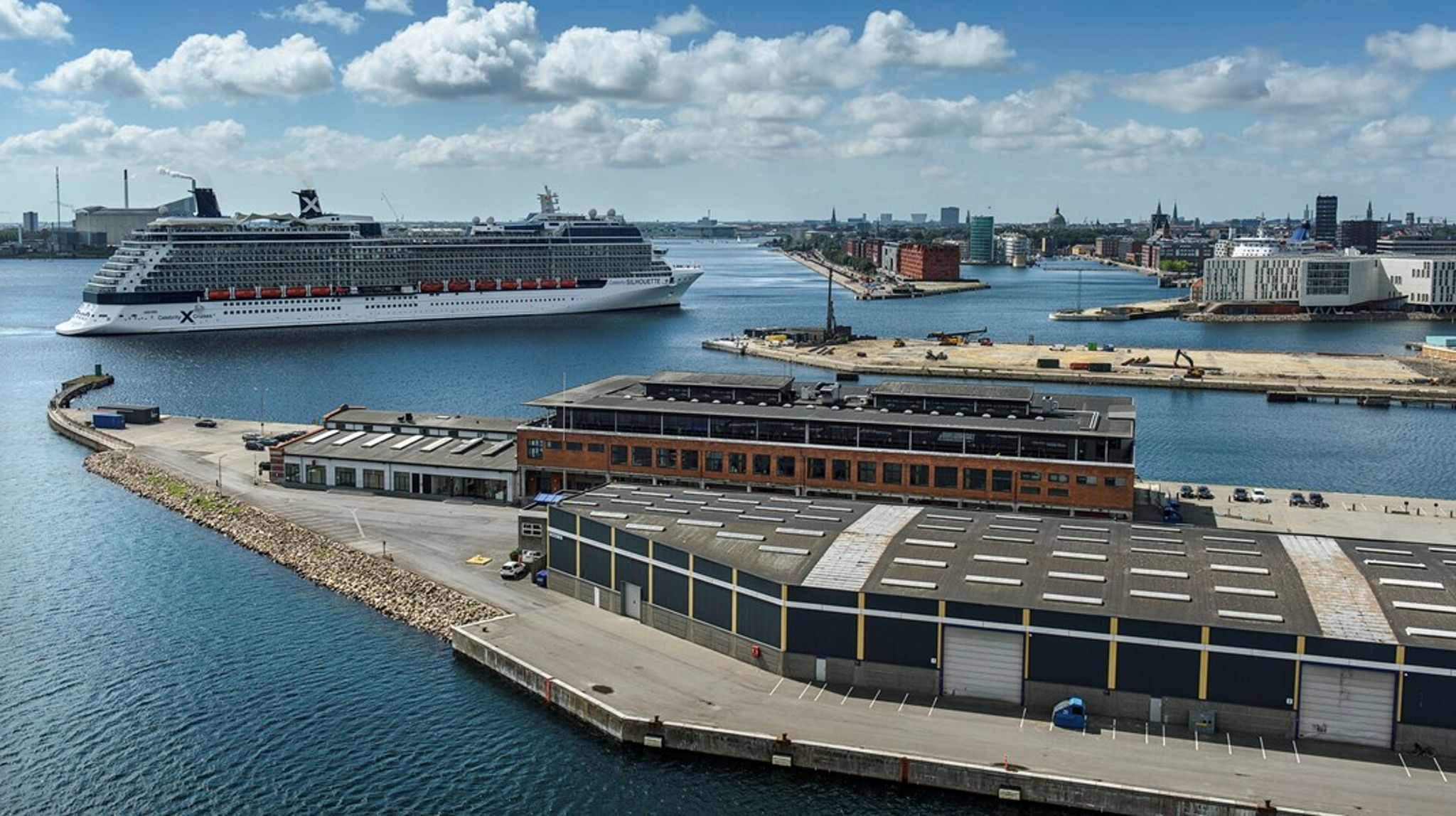 Copenhagen Malmö Port er den eneste havn i verden med to hjemmenationer.