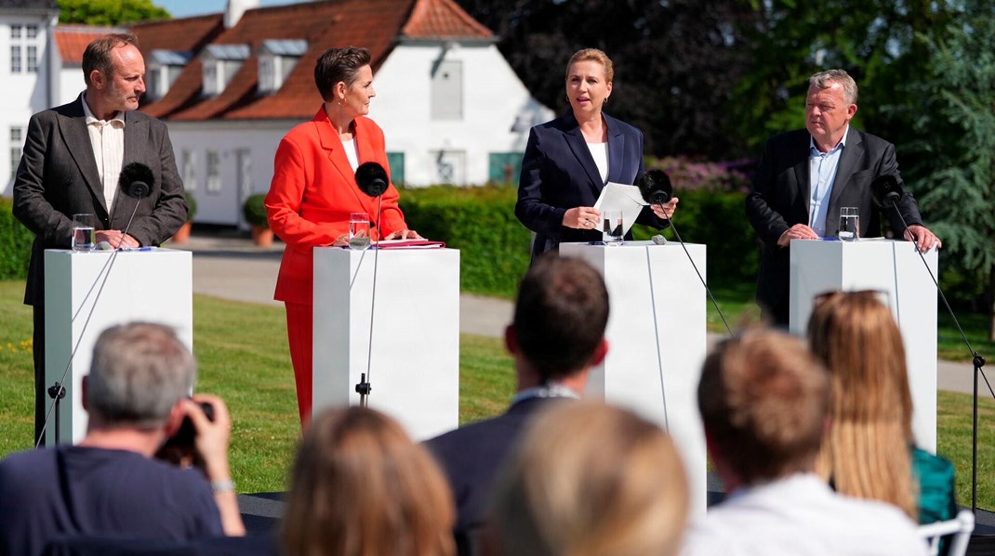"Vi har gjort det umulige muligt," sagde Mette Frederiksen, da hun flankeret af de øvrige partiledere i den selvudnævnte firkløverregering præsenterede regeringsgrundlaget.