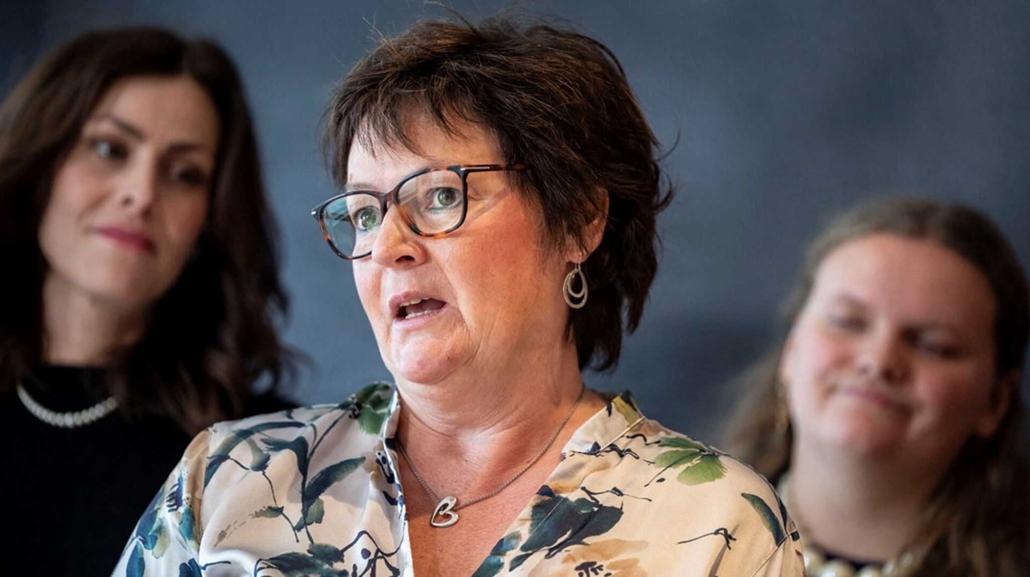 Anni Matthiesen er bekymret for regeringens projekt, der skal løfte fagligheden på 100 skoler. Venstres undervisningsordfører&nbsp;havde gerne set, at man løftede det faglige niveau på alle skoler.&nbsp;