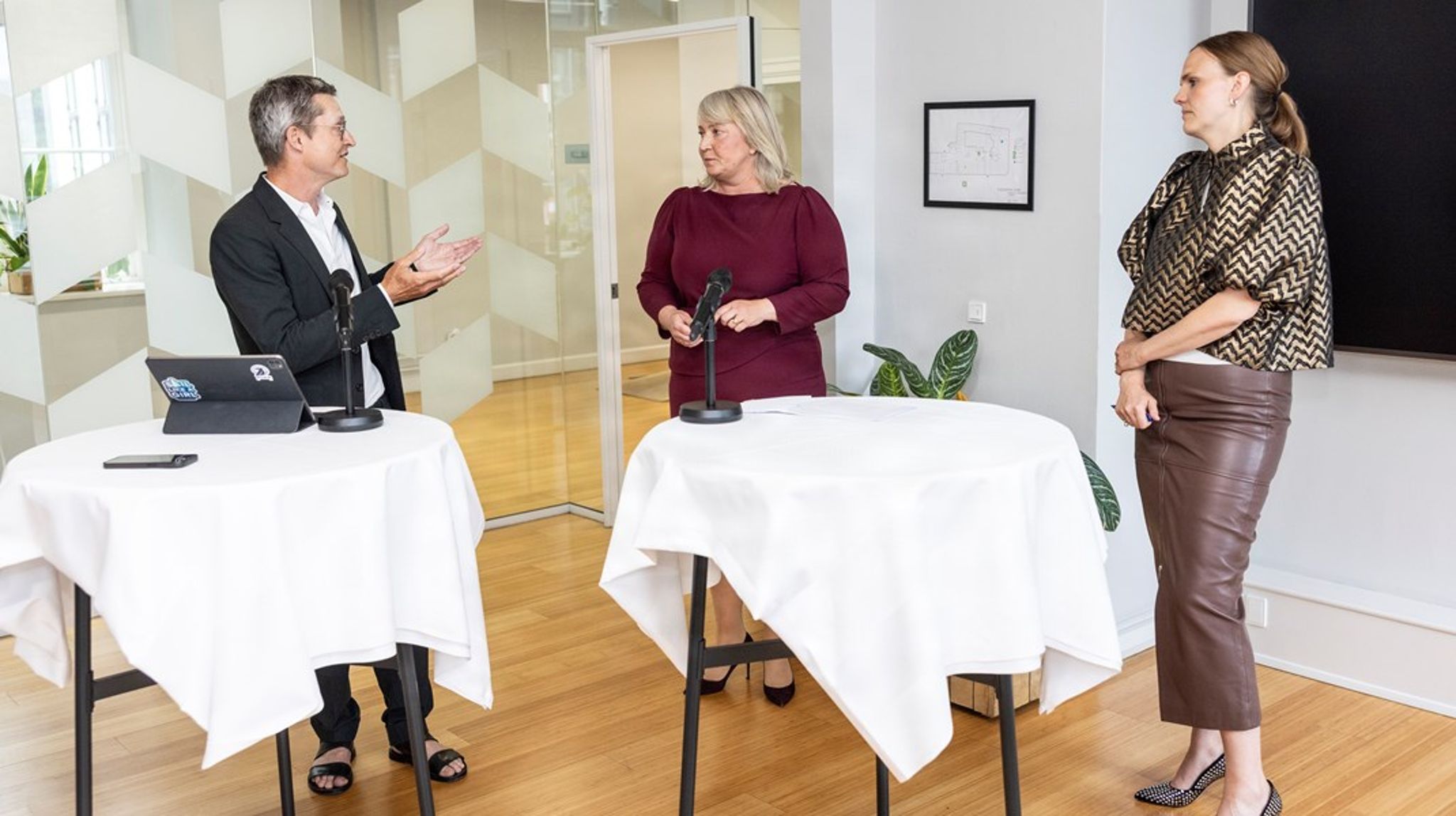 Digitaliseringsministeriet er et af de tre ministerier, der nedlægges. Den nu tidligere digitaliseringsminister Caroline Stage overdrog stafetten til Christina Egelund (M), der bliver minister i spidsen for Forsknings-, Uddannelses- og Digitaliseringsministeriet. 