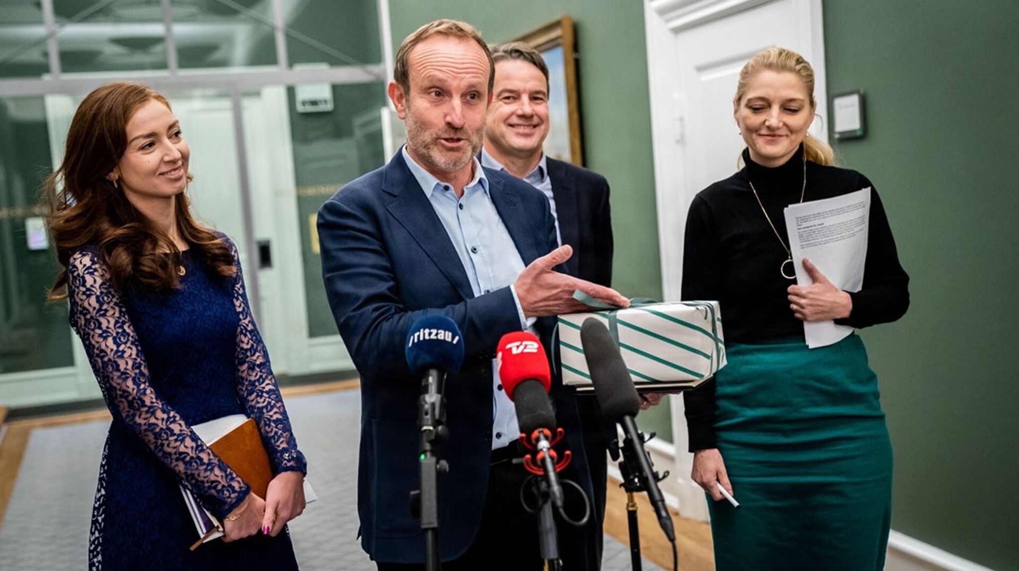 Samira Nawa og Zenia Stampe blev&nbsp;onsdag udnævnt til klimaminister og kulturminister. Nu taget de orlov fra&nbsp;deres pladser i Folketinget.