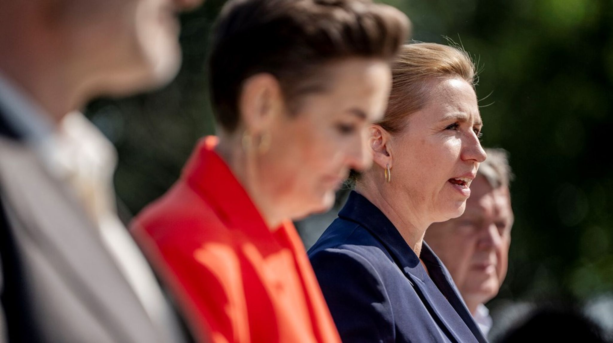 Der er dog en krølle på omlægningen, som her og nu nok giver politisk
 mening,&nbsp;men hvis administrative bæredygtighed man kan have sin tvivl 
om.&nbsp;Det er overførslen&nbsp;til Justitsministeriet&nbsp;af kontrollen med&nbsp;overholdelsen af dyrevelfærdsloven, skriver&nbsp;Jørgen Grønnegård Christensen.<br>