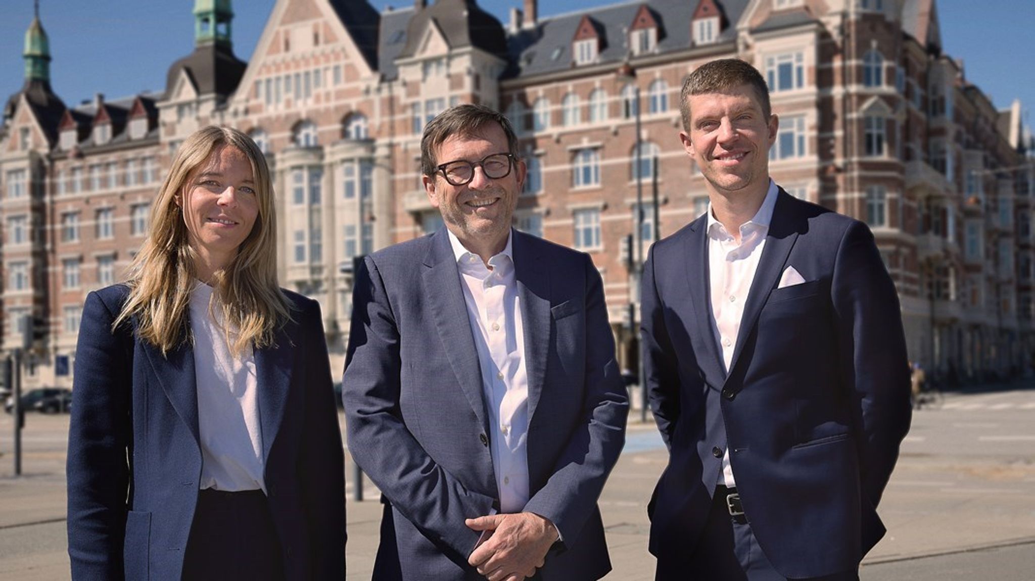 Jens-Hjort Larsen (til højre) har valgt at trække sig på posten som administrerende direktør i Rud Pedersen Danmark.