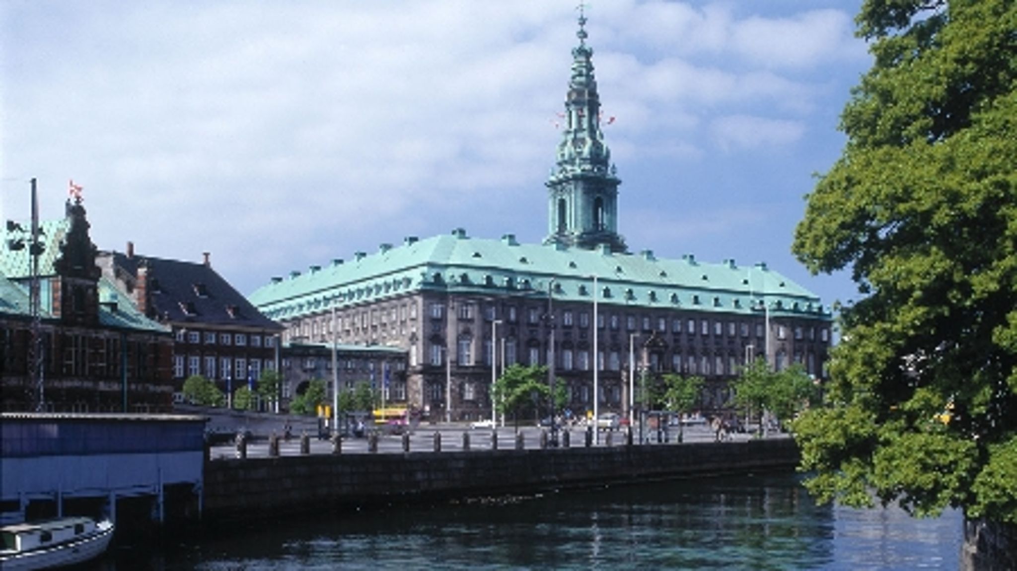 Ligesom en bil, der er fire år gammel, bør Folketinget sendes til syn, mener formanden Christian Mejdahl, der mandag er vært for konference om samarbejdet mellem Folketinget og regeringen.