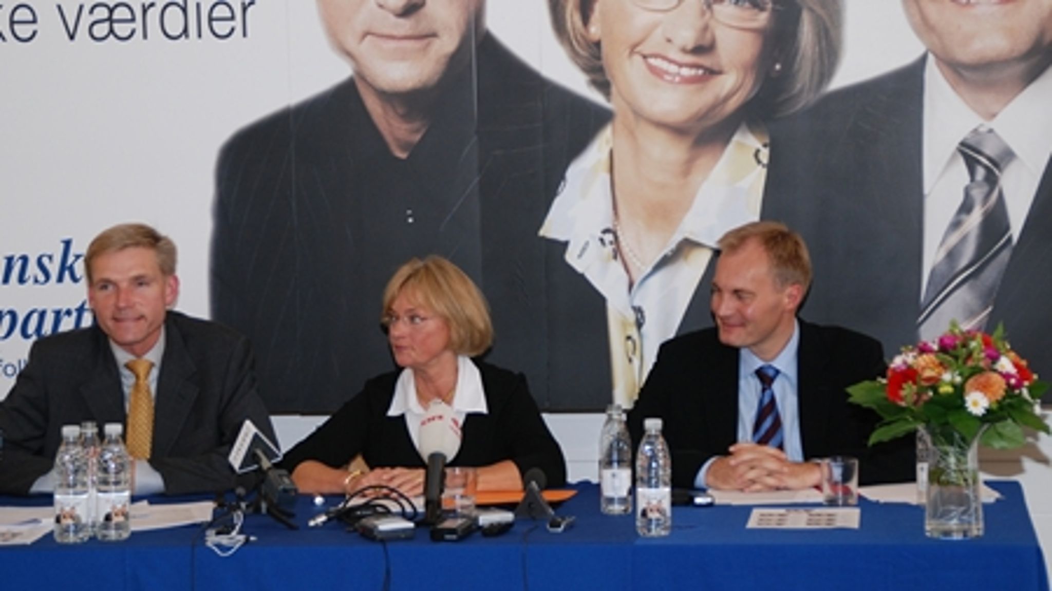 Dansk Folkeparti vil bruge 60 mandater i Folketinget til at sende EU-traktaten til folkeafstemning. Men det giver Grundloven ikke mulighed for, siger juraprofessor Ole Krarup nu.
