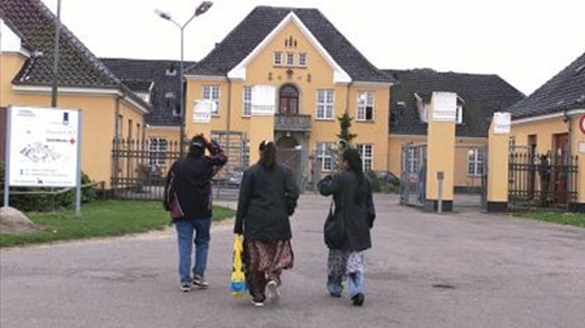 Asyludspil fra S om ret til arbejde og bopæl uden for asylcentre som Sandholm har fået Venstre til at reagere skarpt. For de fleste vælgere har netop udlændingepolitik betydning for, hvor de sætter deres kryds.