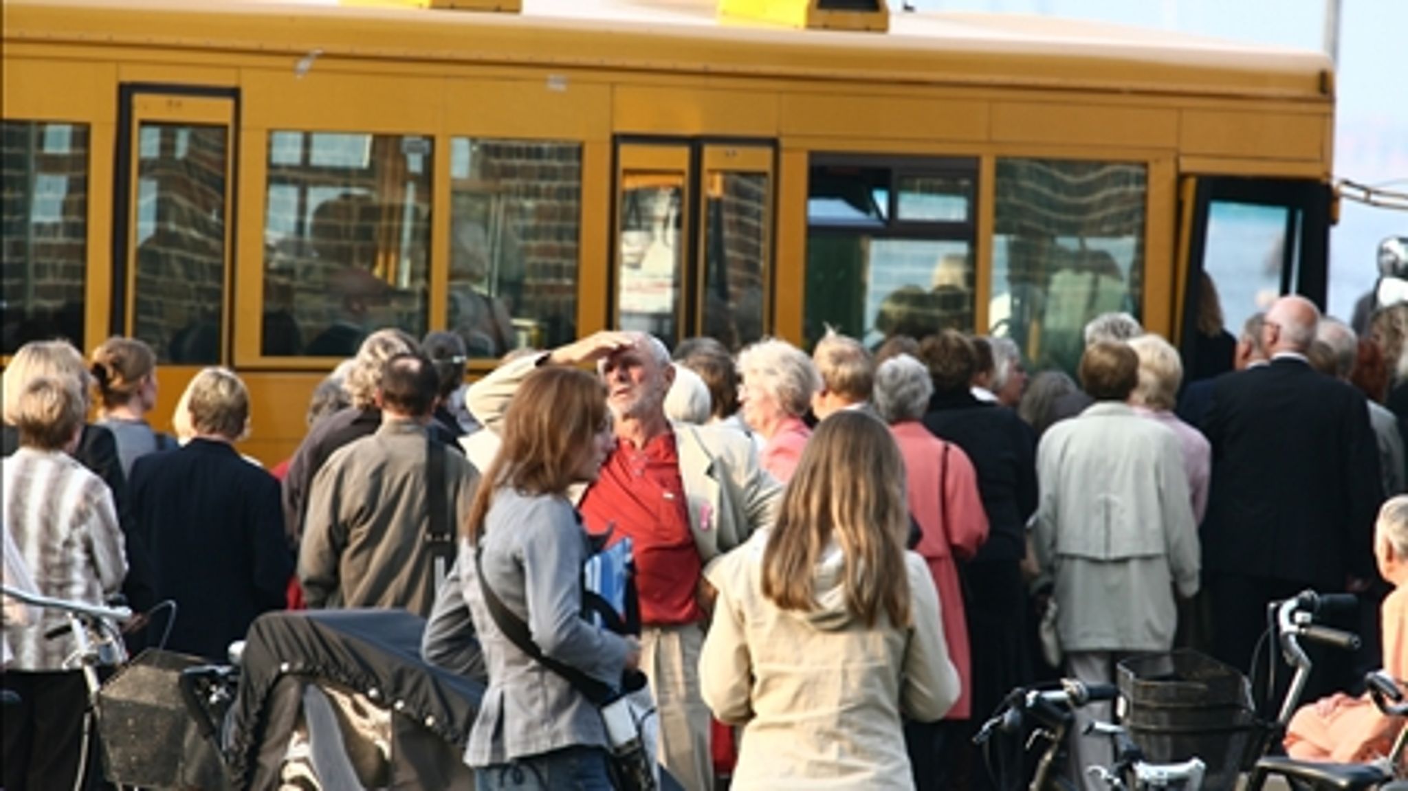 Trafikselskaberne håber, en grøn profil vil få flere til at tage bussen, men de savner en klar politisk melding om, hvilke teknologier de kan satse på.
