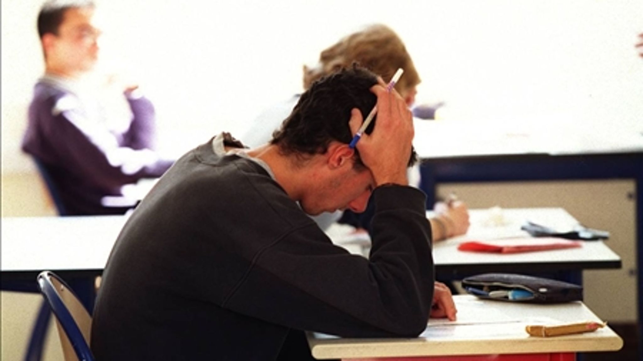 Væk med eksaminer i folkeskolen, som vi kender det i dag. Og ind med et halvt års projektarbejde, mener Danske Skoleelever.
