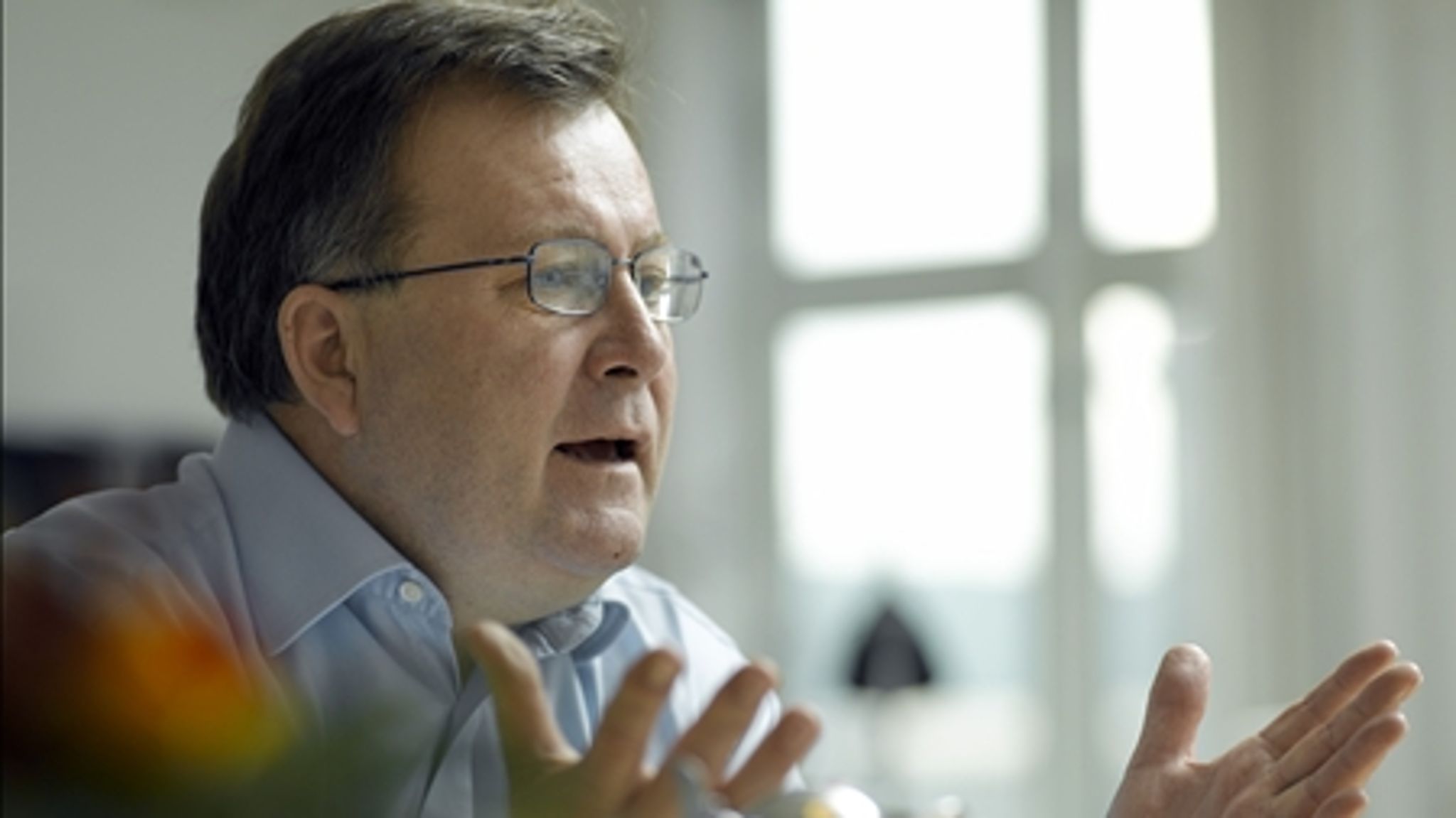Beskæftigelsesminister Claus Hjort Frederiksen (V) udfordres af ny meningsmåling. Et flertal af danskerne vil gerne lade udsatte kontanthjælpsmodtagere tjene mere end i dag. 