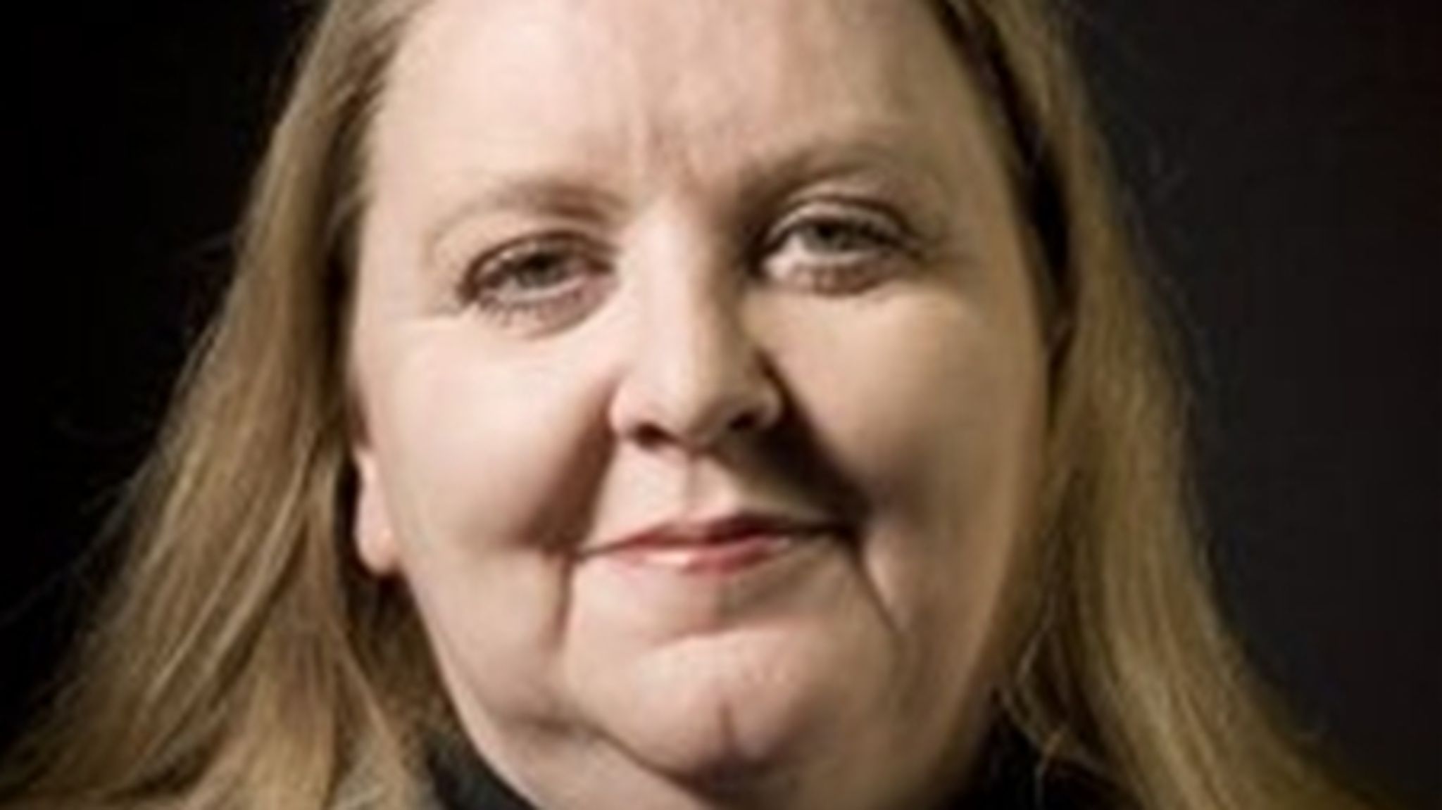 "Kampen om opmærksomheden i forhold til mediernes politiske kommentatorbokse er tilsyneladende nu blevet så grovkornet, at det ikke længere handler om at have de bedste kilder og den dybeste indsigt, men om hvem af kollegerne man kan intimidere og mistænkeliggøre for selv at komme mere til fadet," skriver Lisbeth Knudsen.