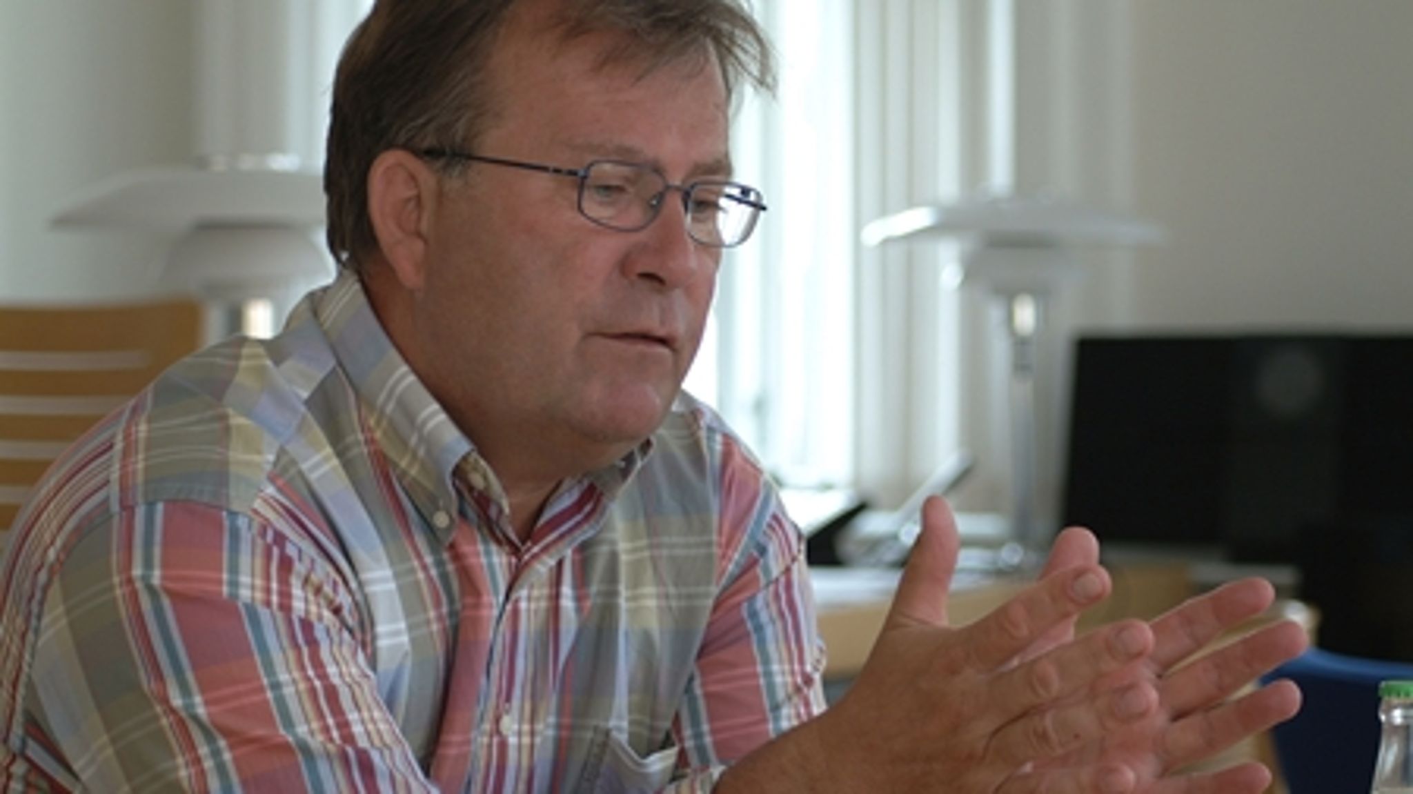 Der er stadig for mange fejl i kommunernes behandling af sygedagpenge, men det går den rigtige vej, sagde Claus Hjort Frederiksen (V) onsdag på et samråd.