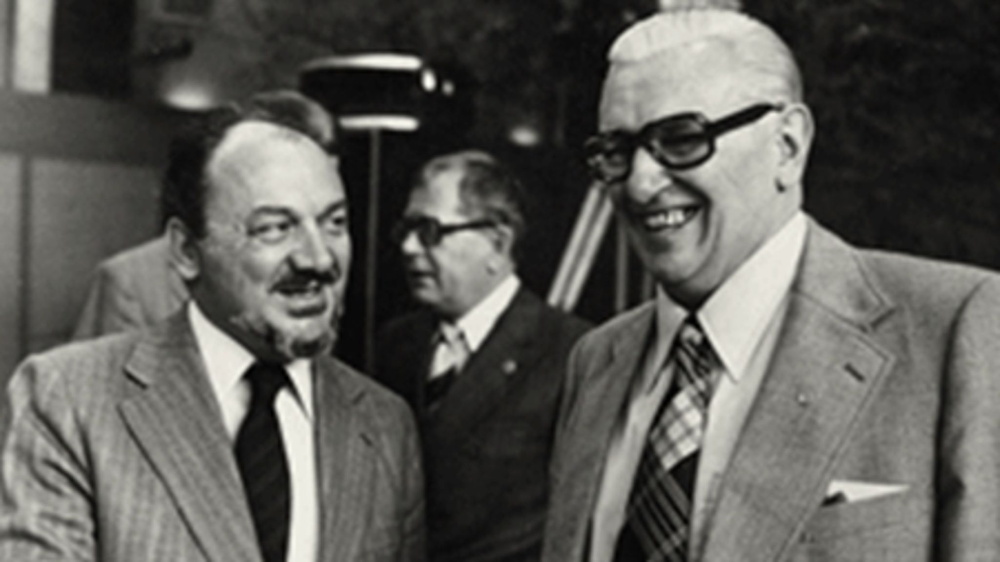 Statsminister Anker Jørgensen (S) og LO-formand Thomas Nielsen var begge optagede af Økonomisk Demokrati, men SF's hovedbestyrelse vendte tomlen ned i 1979.