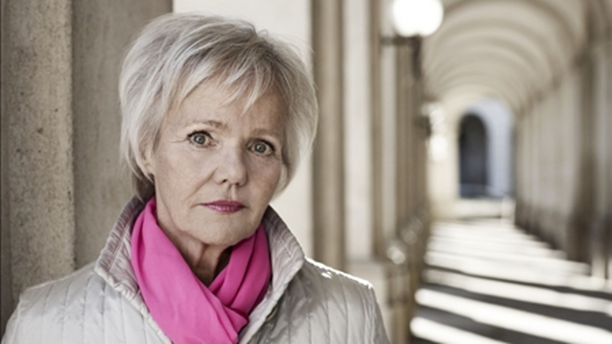 Velfærdsministeren går for lidt op i velfærd og for meget op i islam, mener kritikere.