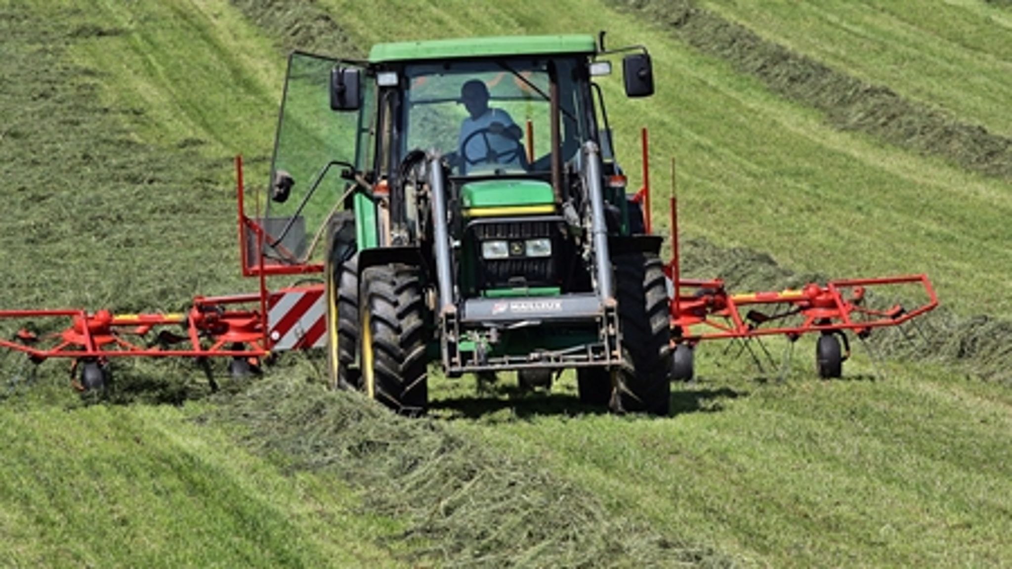 Regeringen vil skære 13 pct. af landbrugets drivhusgasudledninger. Det er måske ikke nok, hvis Danmark vil nå sine reduktionsmål i 2020.