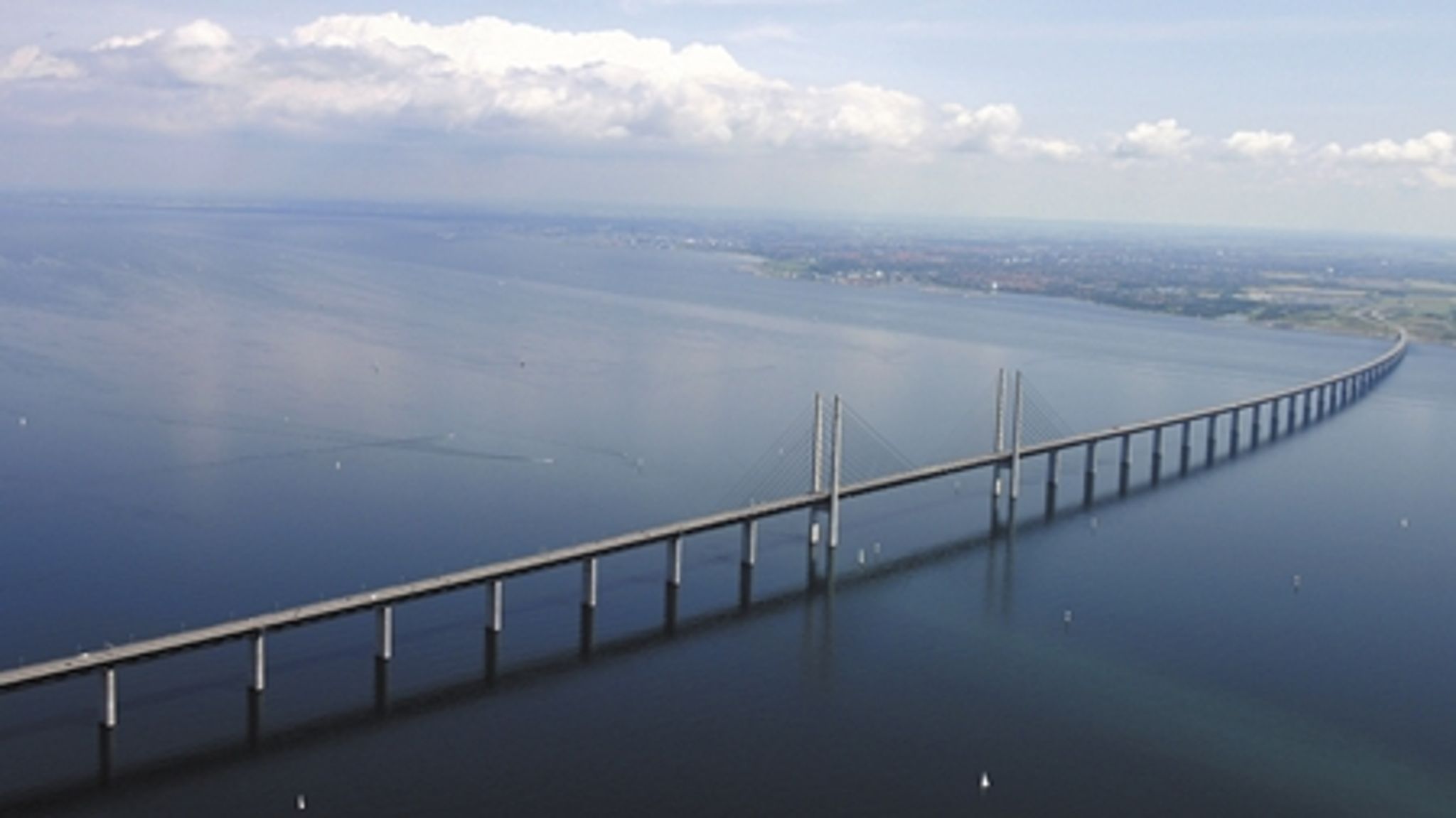 De radikale fastholder, at mulighederne for en bro over Kattegat skal undersøges. Transportministeren foretrækker andre løsninger. 