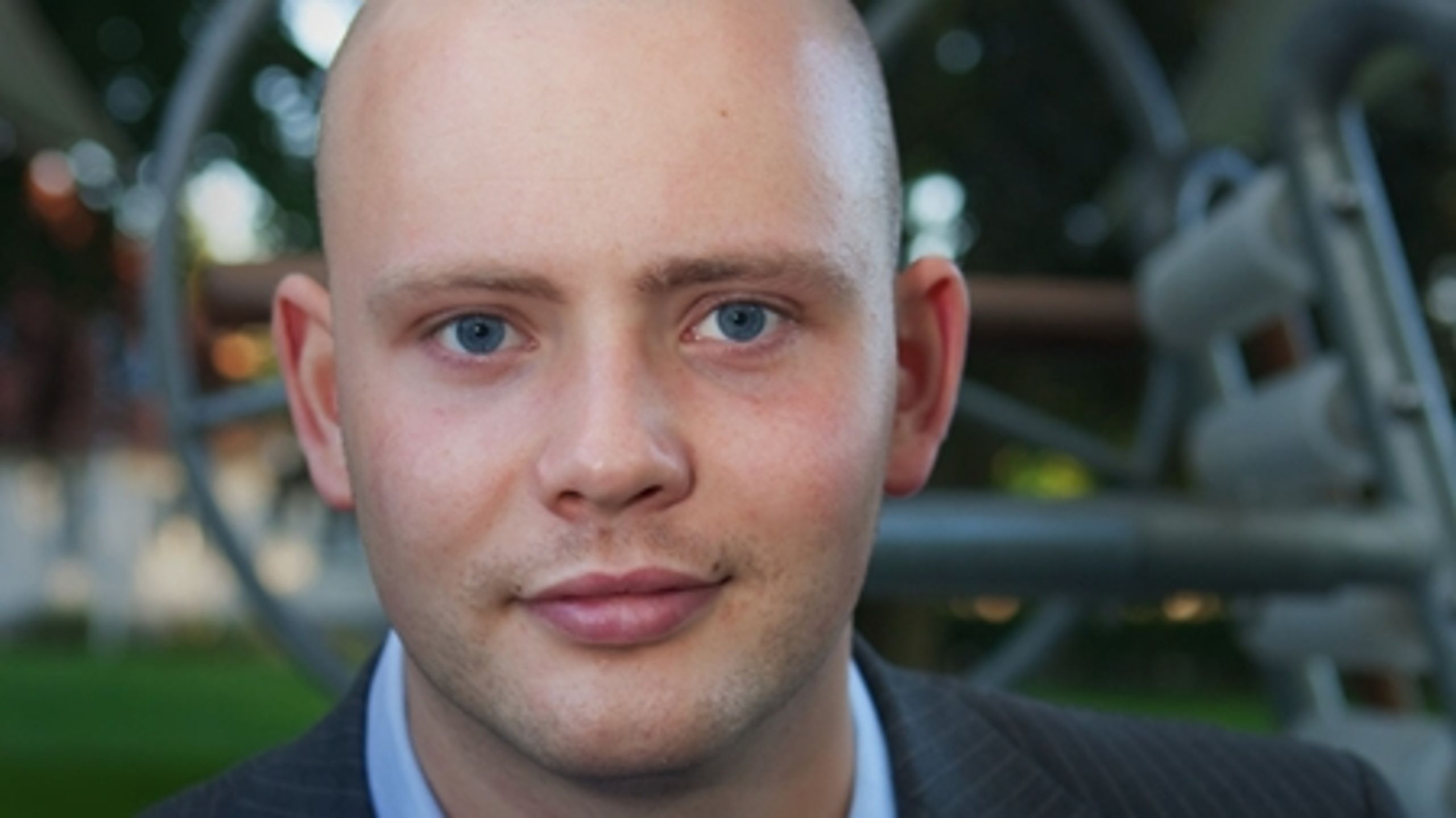 Når Palle i Krøniken får stor succes som socialdemokrat, og den liberale Erik begår selvmord, så skal DF ikke have patent på at kritisere DR og tage værdidiskussionen. Venstre skal markere sig tydeligere også på sådanne emner, mener Jakob Schmidt.