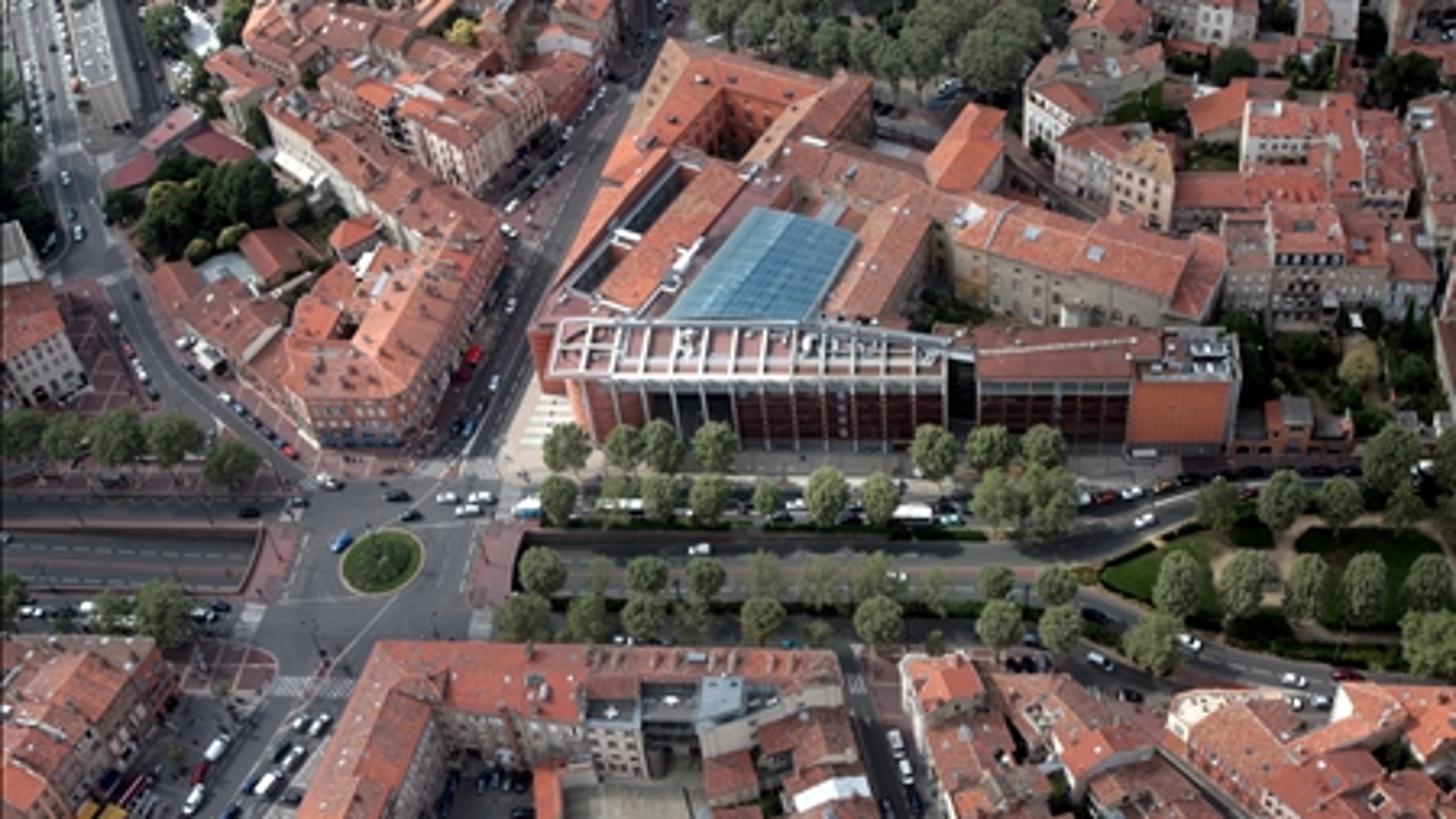 Hvordan skal landets boligmasse på i alt 2,5 millioner boliger udvikles? Det er et af de emner, som Altinget Byg &amp; Bo vil følge tæt. 