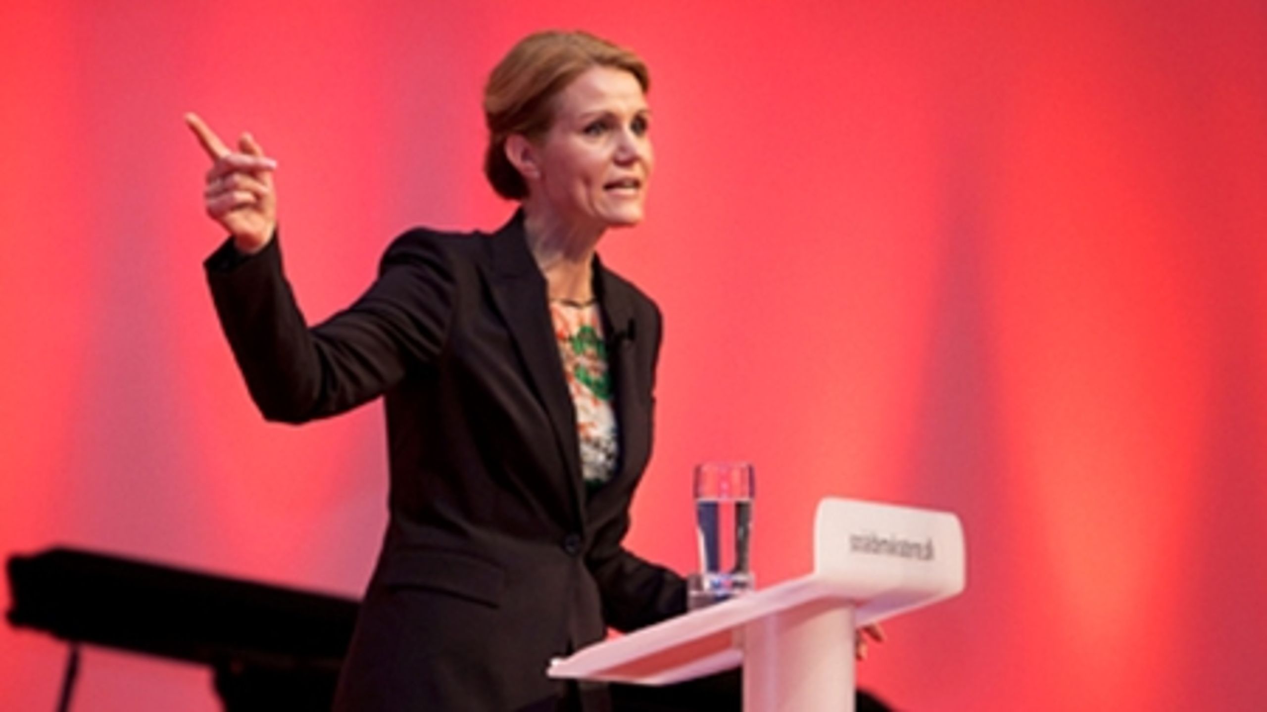 - Thorning kom alt i alt personligt udmærket gennem kongressen. Hun fremstår i dag som en troværdig udfordrer af Lars Løkke Rasmussen til statsministerposten, skriver Peter Goll i sin analyse til Altinget.dk.