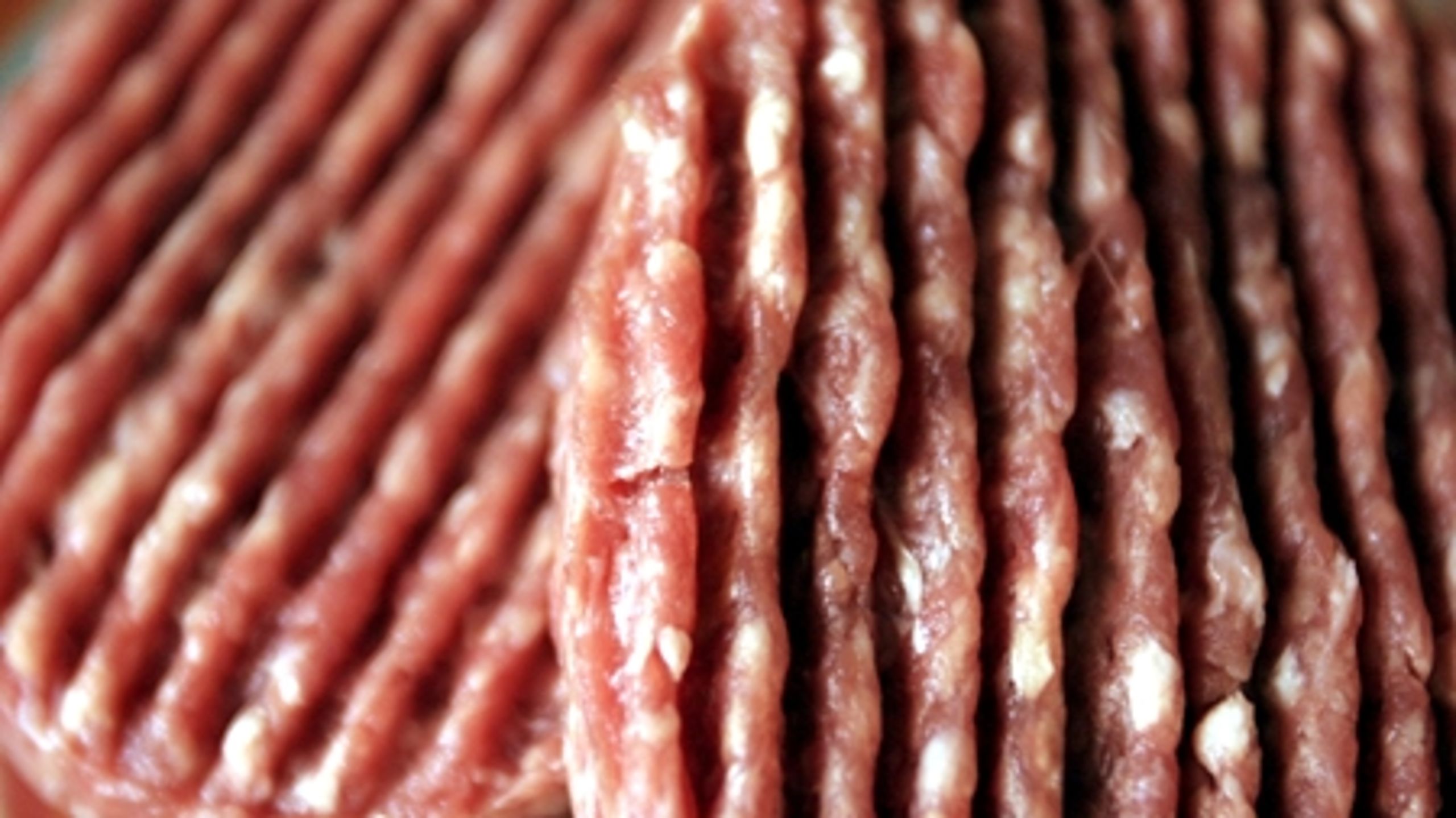 DF foreslår anonym overvågning for at undgå fusk med kød i danske supermarkeder. Men det er ulovligt, siger Fødevarestyrelsen.