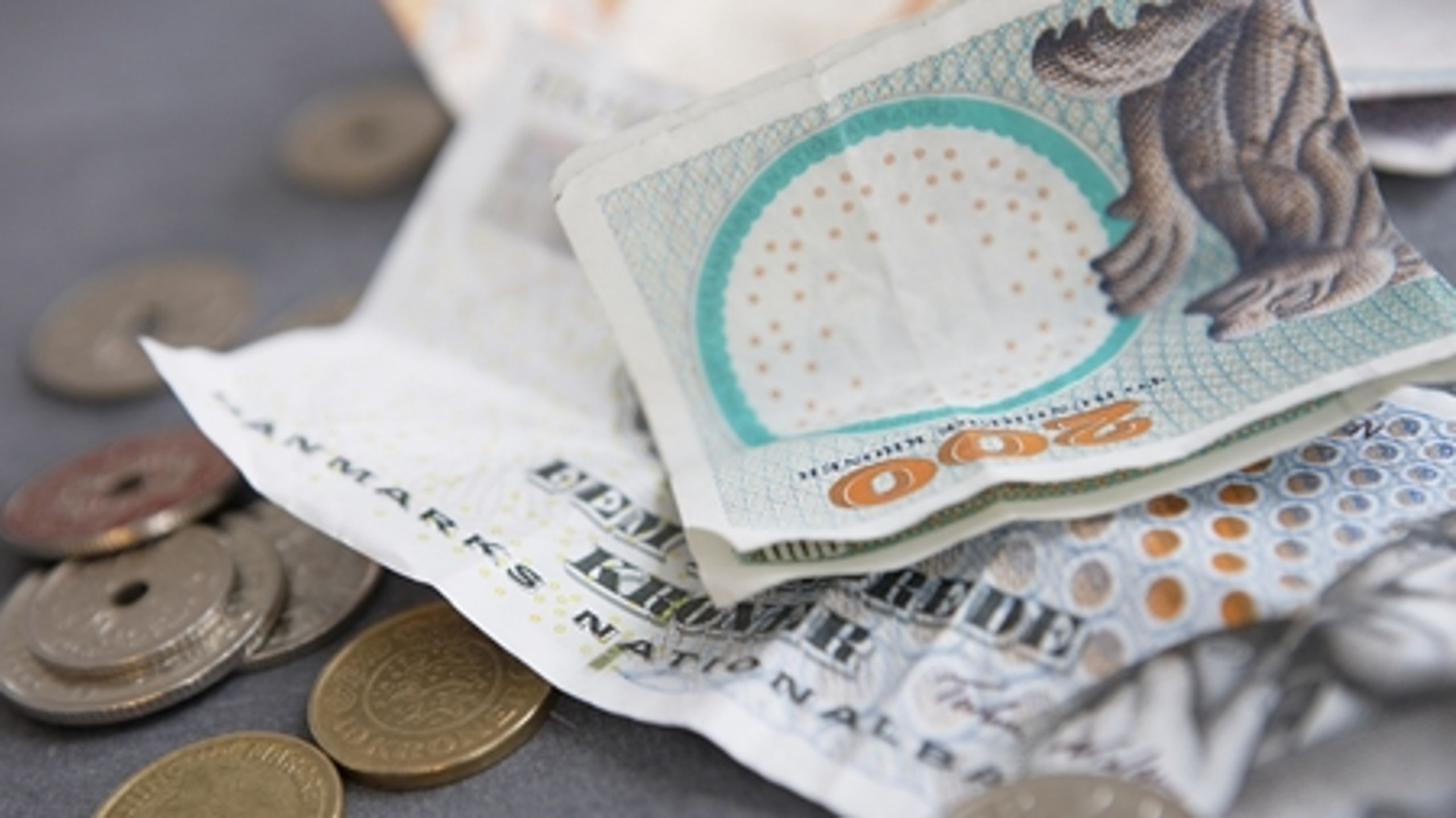 Borgerne skylder kommunerne masser af penge. Men det er staten, der via SKAT skal opkræve restancerne - og det går ikke så godt.