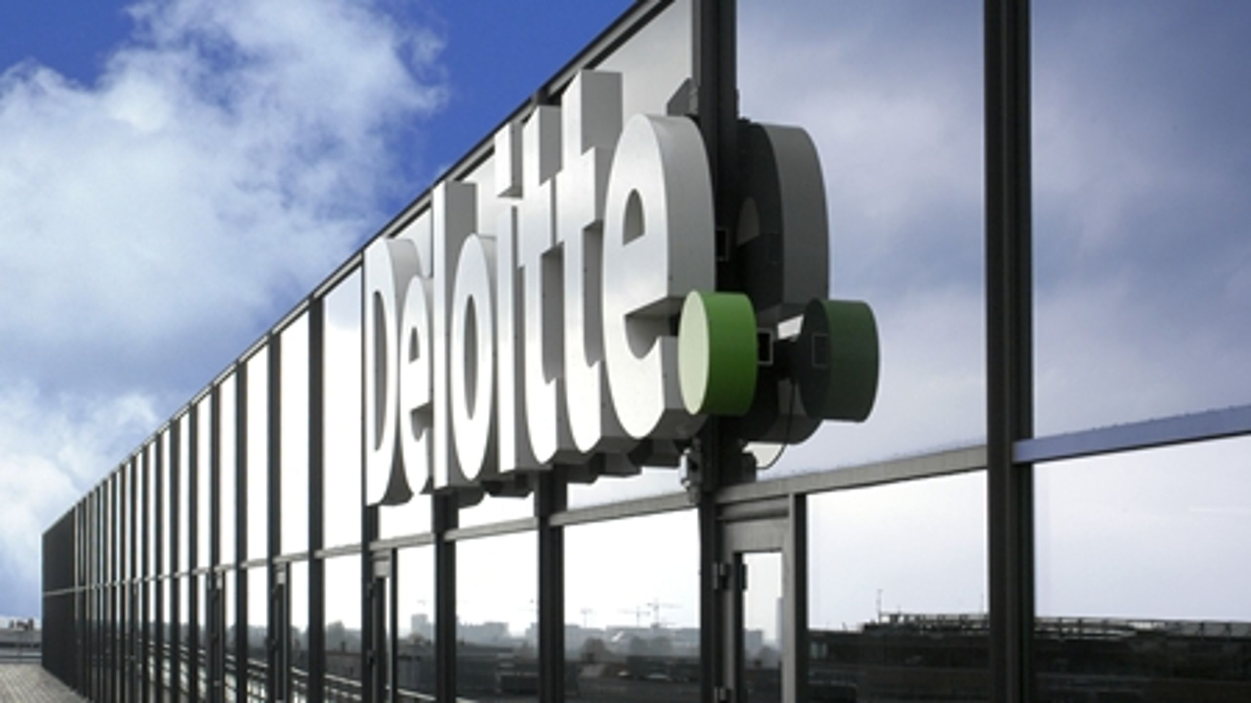 Deloitte tager nu til genmæle på sagen om unge-rapporten.
