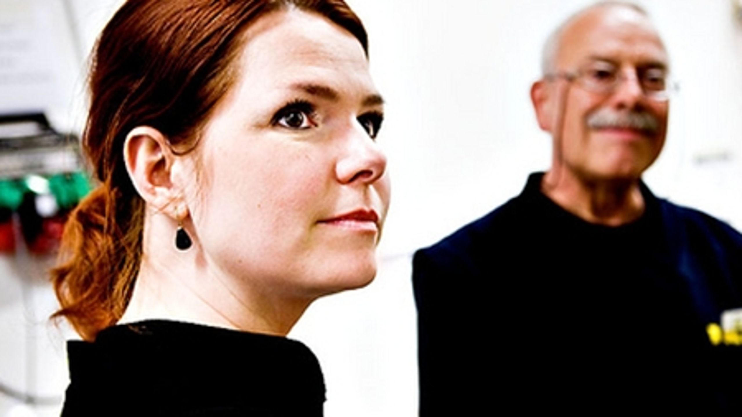 Krisen gør, at unge akademikere må sluge nogle kameler og søge uden for deres felt, mener Inger Støjberg.