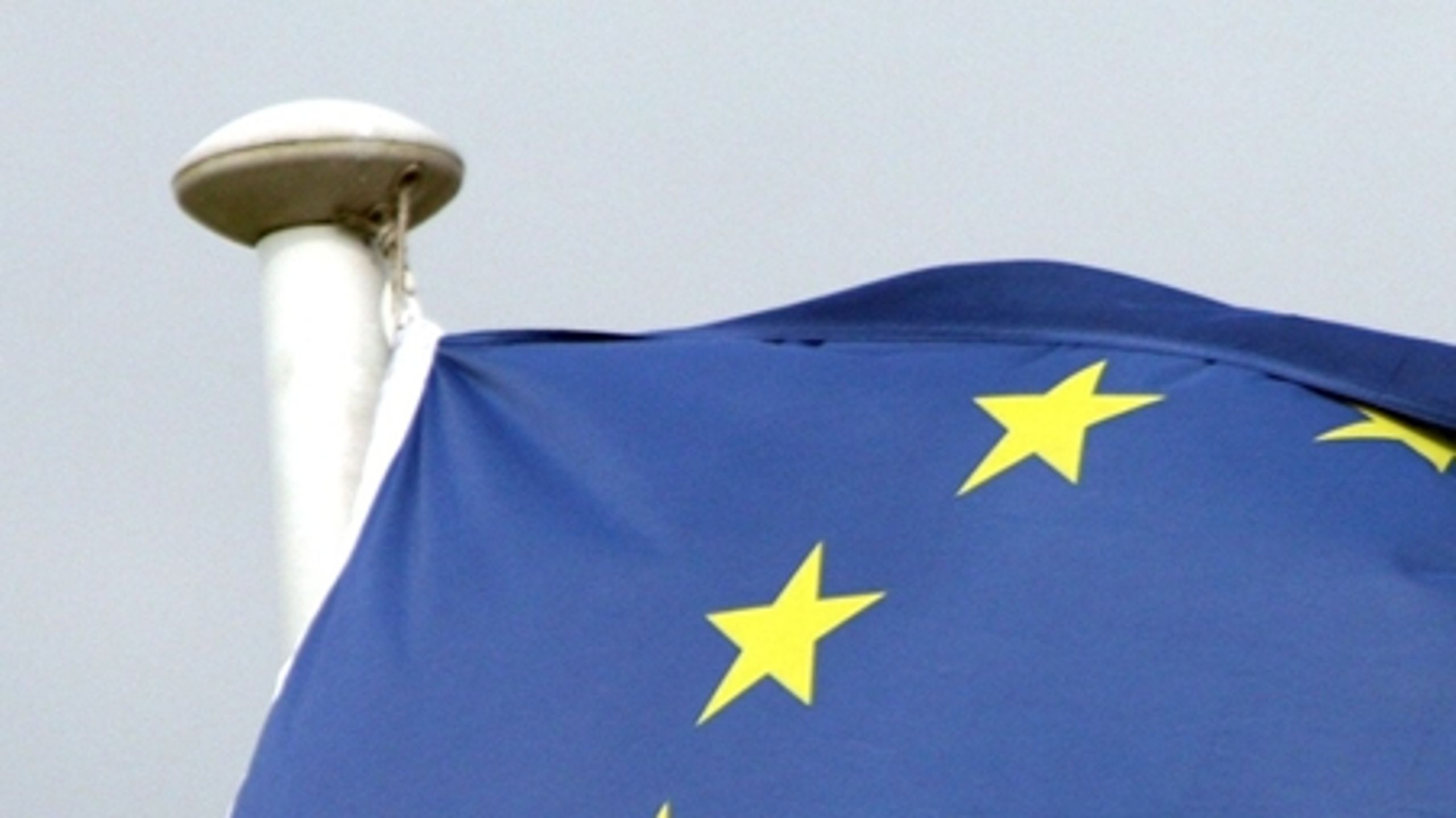 Ifølge Altinget.dks meningsmåling vil 46,5 procent af danskerne ikke  af med forbeholdene, mens 44,7 gerne vil. 