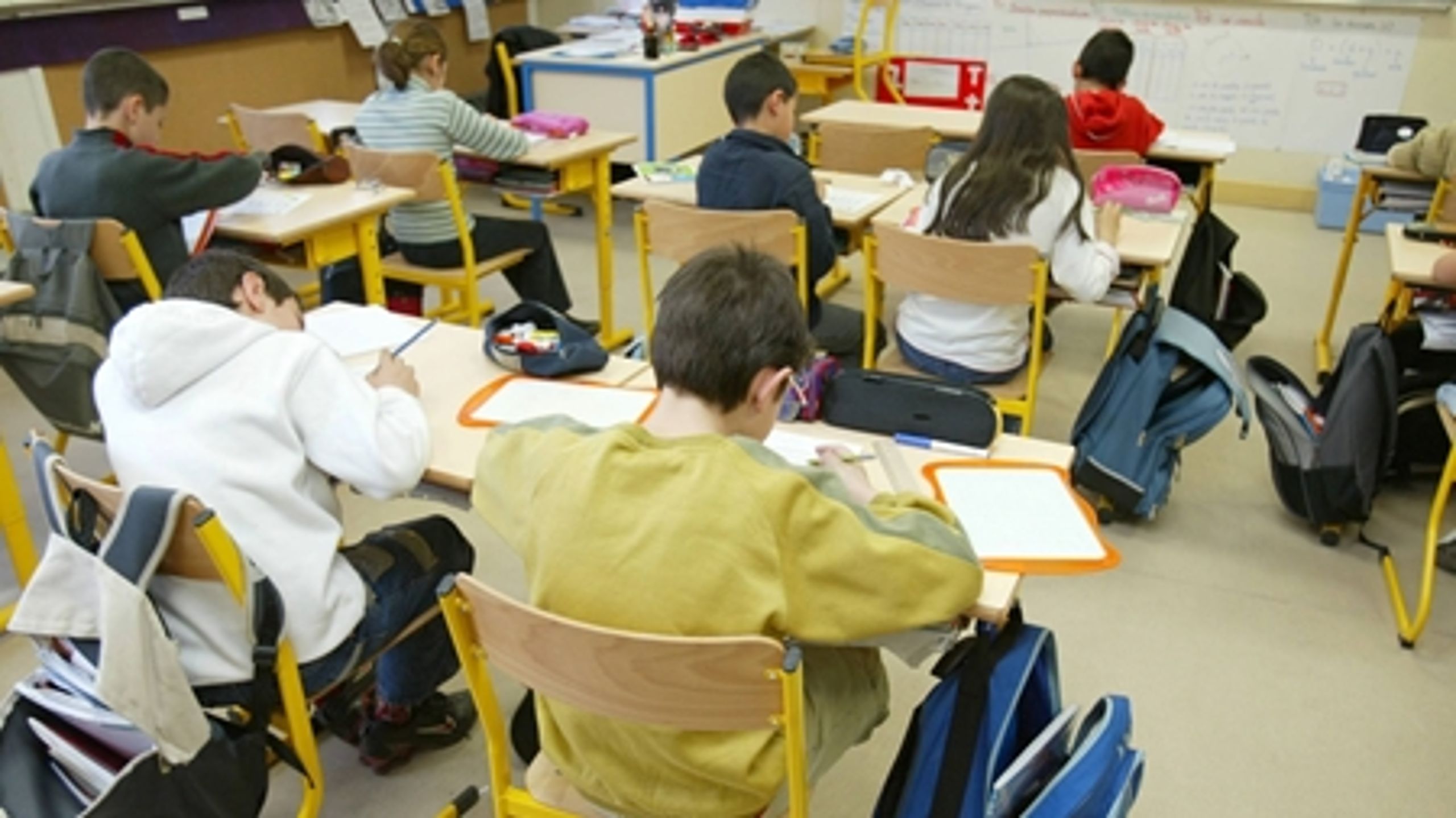 Venstre og Konservative er uenige om, hvorvidt børns skoledag skal hænge mere sammen med deres fritid.