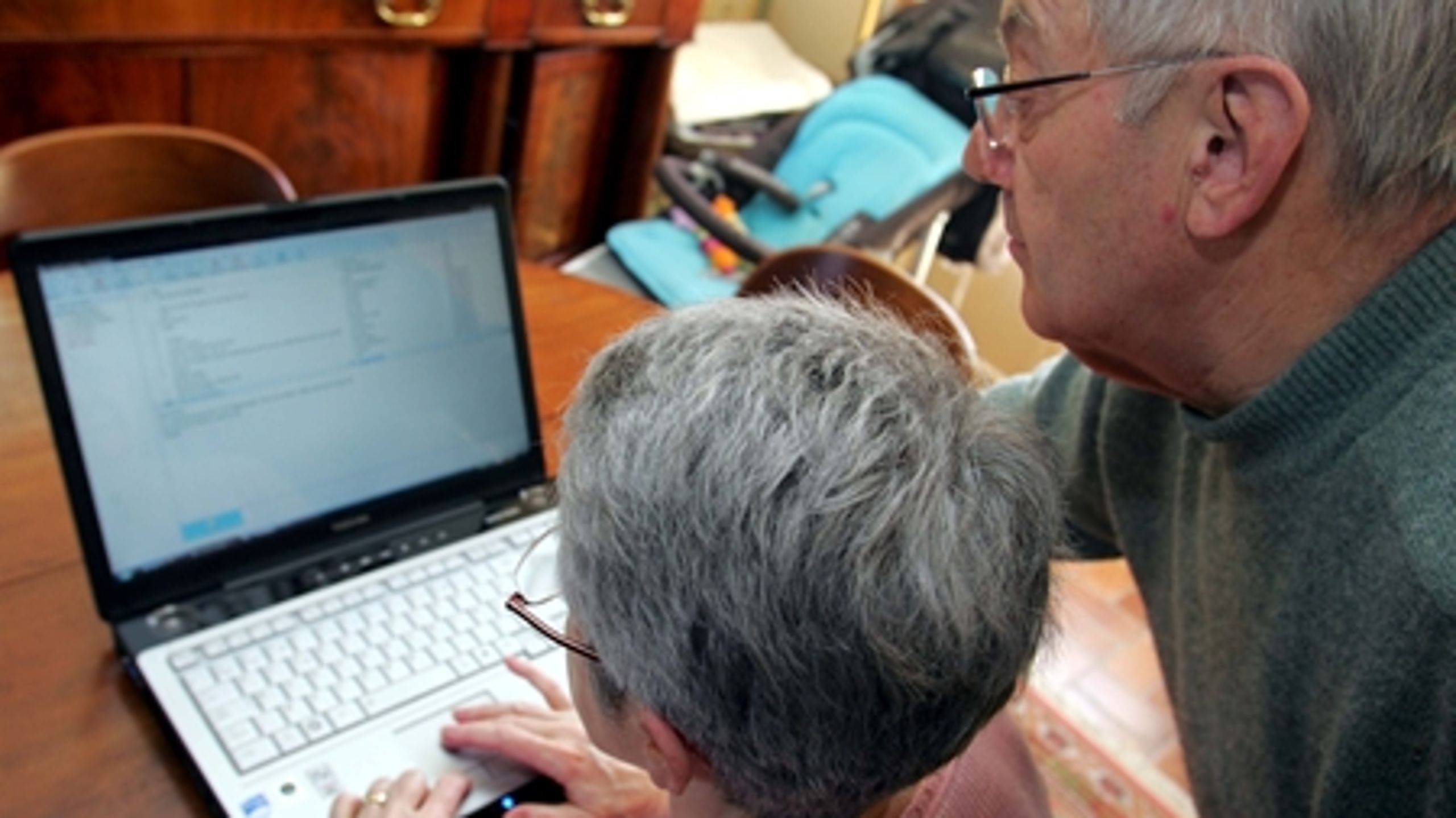 Virksomheder, både private og kommunale, bør tænke langt mere i fastholdelse af ældre medarbejdere, mener både KL og New Insight.