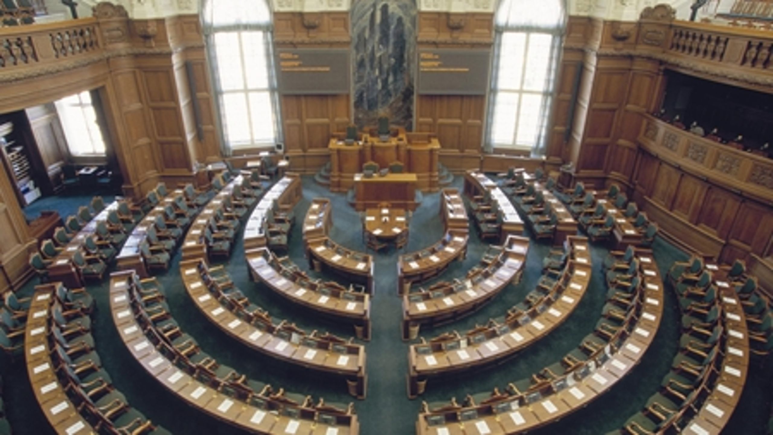 November måneds hændelser både på kommunalt og på europæisk plan får betydning for Folketingets sammensætning, hvis der var valg nu.