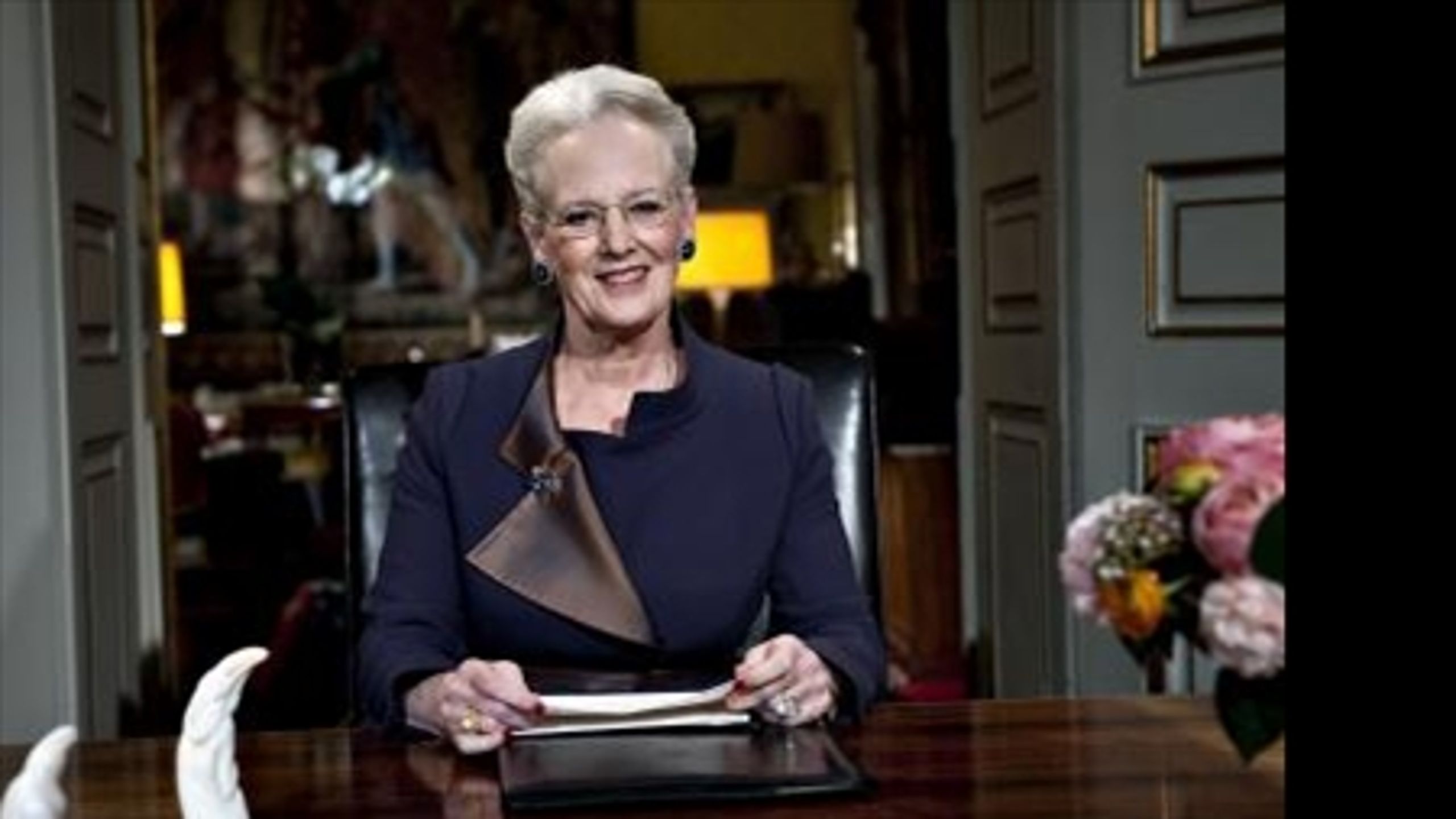 Nytårstalen 2009: "Nu står vi i en økonomisk krise, der er verdensomspændende. Den bliver vi næppe af med lige med det samme; men krisen kan være en spore til at overveje, hvordan vi lever vort liv. Måske er det slet ikke så usundt at sætte tempoet lidt ned."