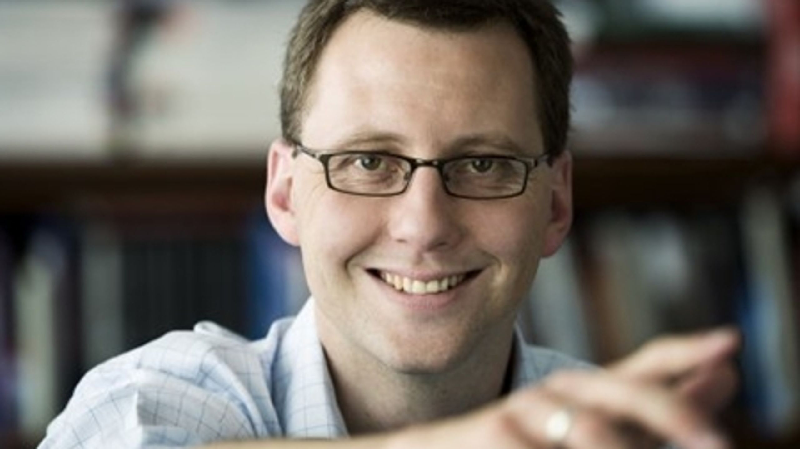 Socialdemokraterne vil ikke udstede nogen garanti for, at velfærdsforbedringerne i S-SF-skatteudspillet bliver til noget. Det kommer an på økonomien, siger Nick Hækkerup.