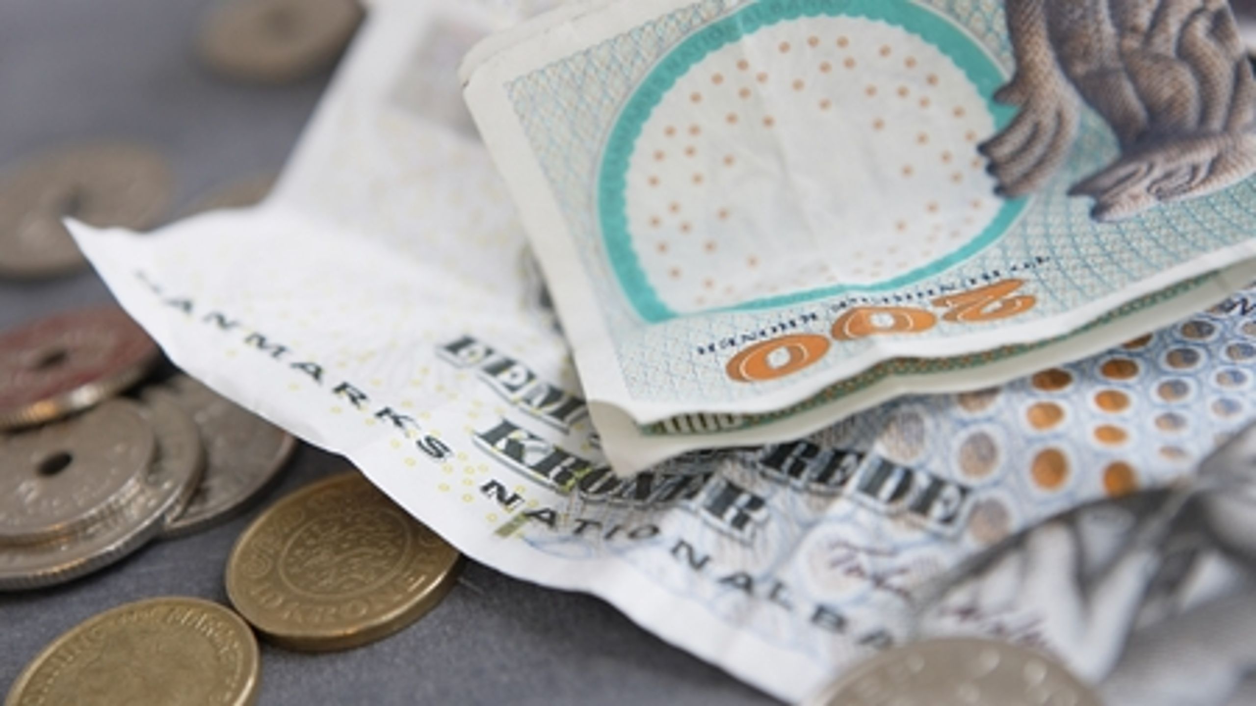 Danskerne skylder flere og flere penge til både kommunerne og staten.