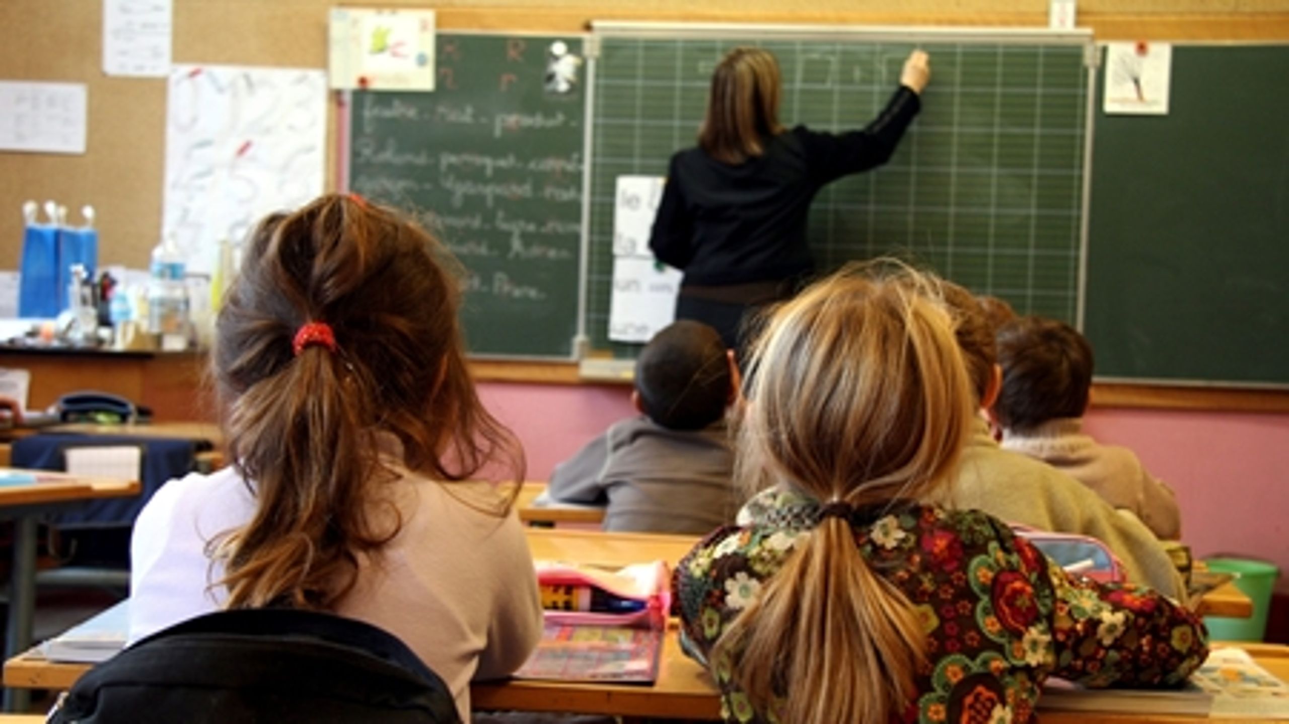 Omkring 25 friskoler vil lukke på grund af ny lov, siger friskoleforeningen. Det vil DF nu have undersøgt.