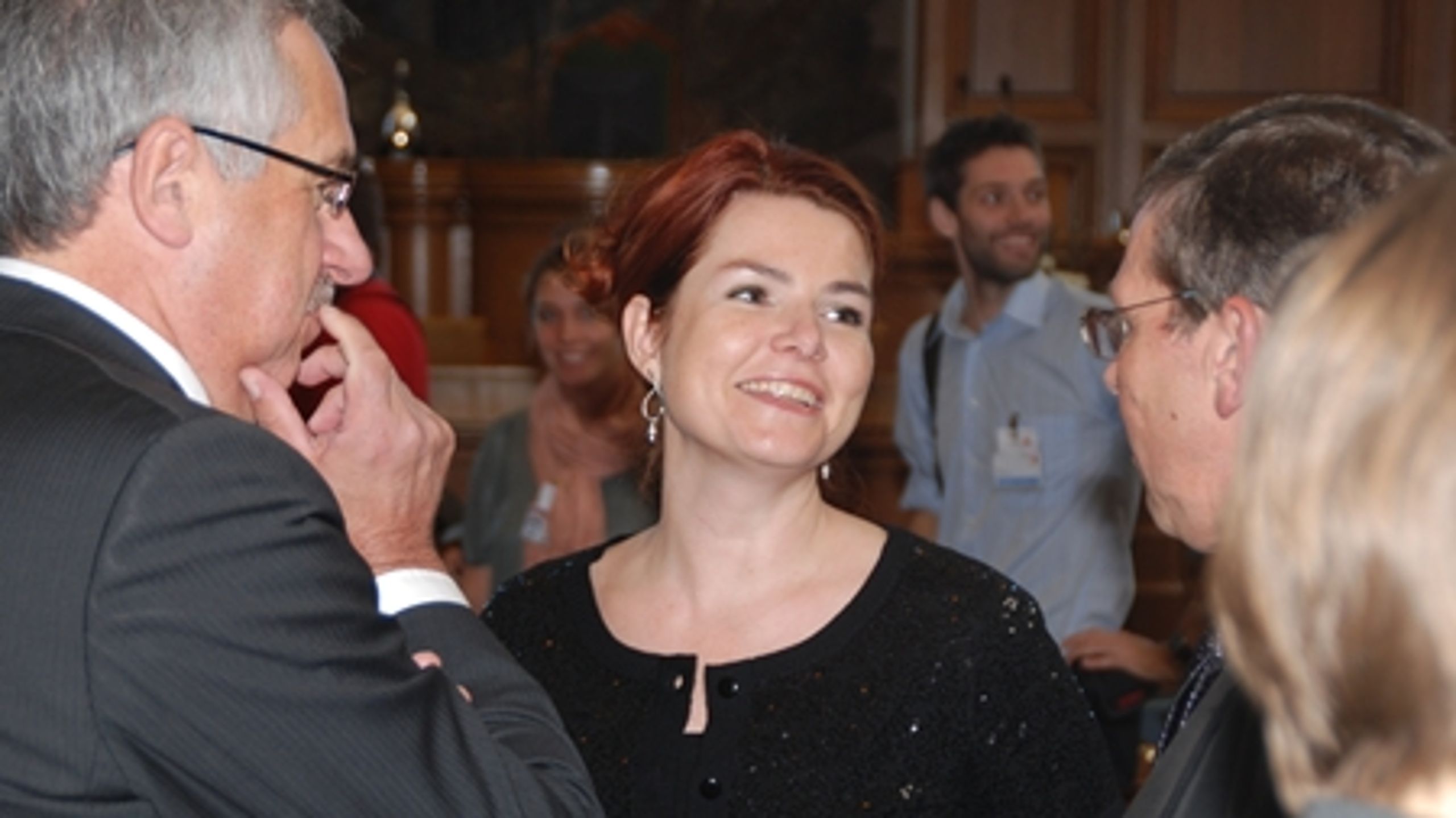 Politikerne - også beskæftigelsesminister Inger Støjberg (V) - nikker godkendt til industriens nye overenskomst.