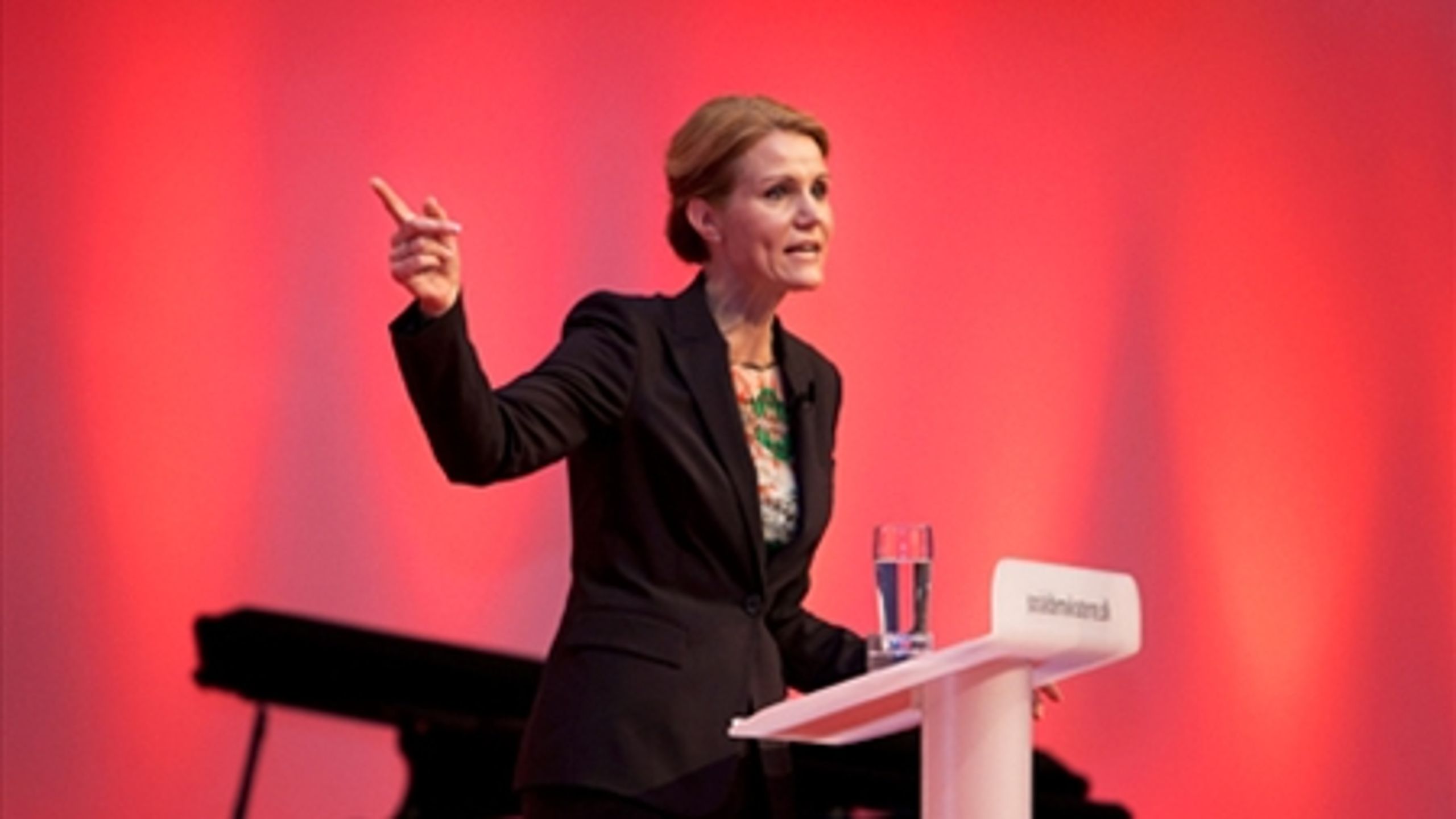 Socialdemokraterne har centraliseret deres medlemsordning. Politikerne er samlet i fire konsortier, hvor de får bedre konsulentbistand.