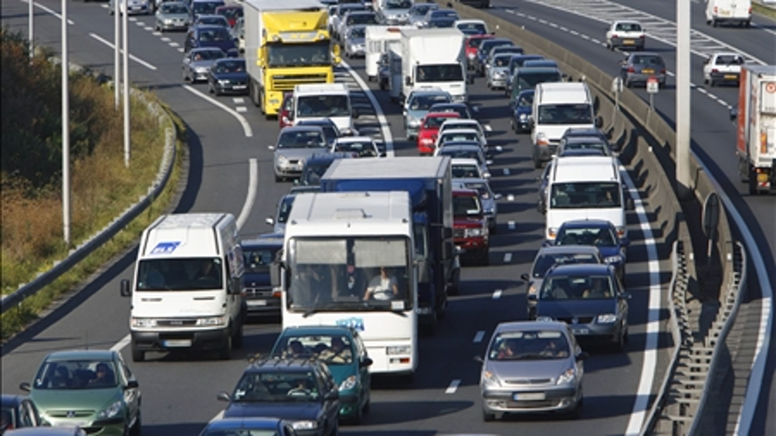 Regeringen, DF og S vil afhjælpe trængslen på de jyske motorveje.