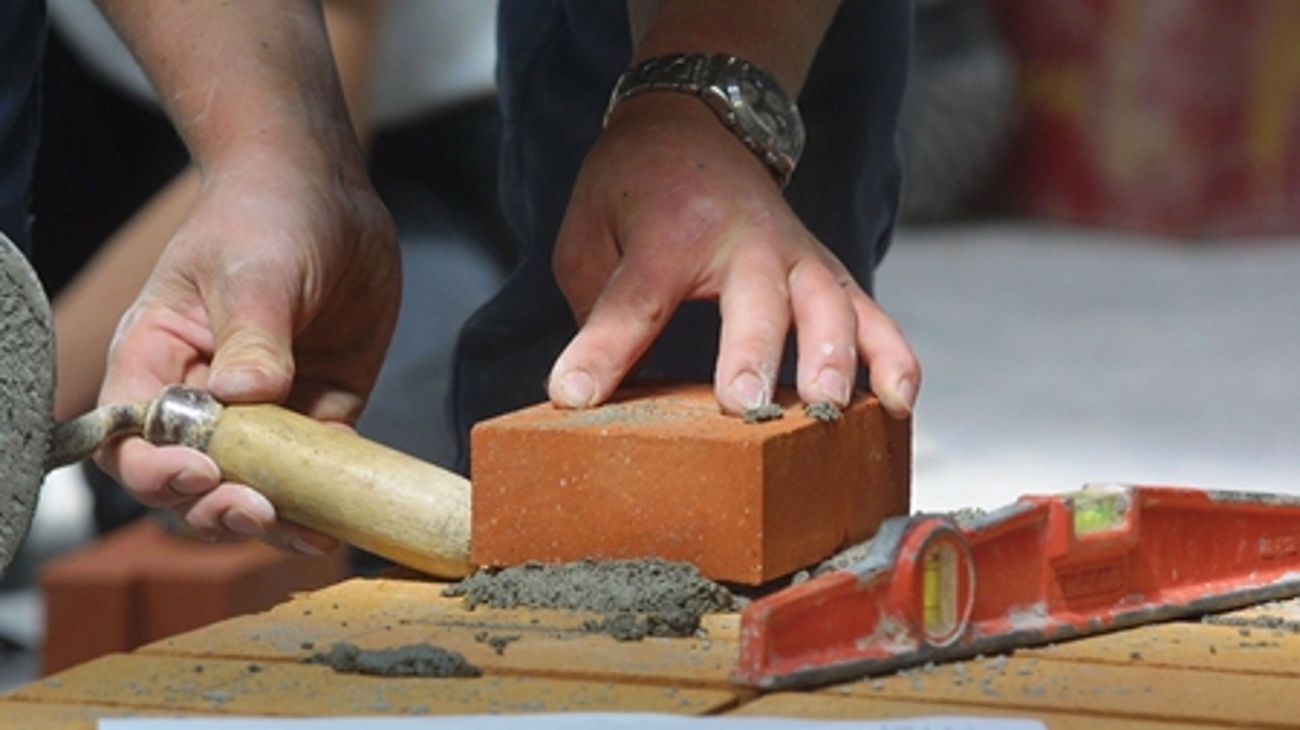 Formanden for Danske Erhvervsskoler - Bestyrelserne, Per Madsen, er selv medunderskriver på brevet og mener, det er en stor udfordring at finde praktikpladser i øjeblikket. 
