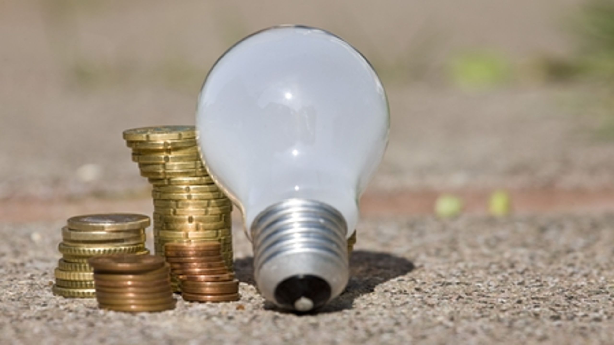 Frie Elforbrugere frygter, at den almindelige elkunde vil komme til at betale, når vindmølleejere får mulighed for at parkere el på nettet.