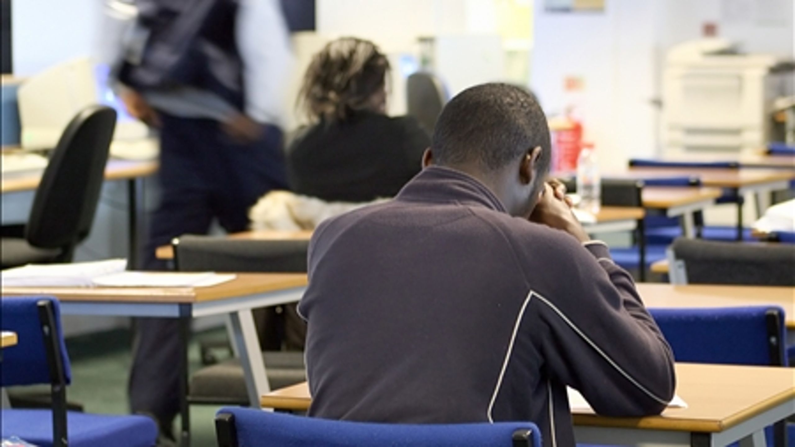 Unge kan have svært ved at håndtere presset fra omgivelserne. 