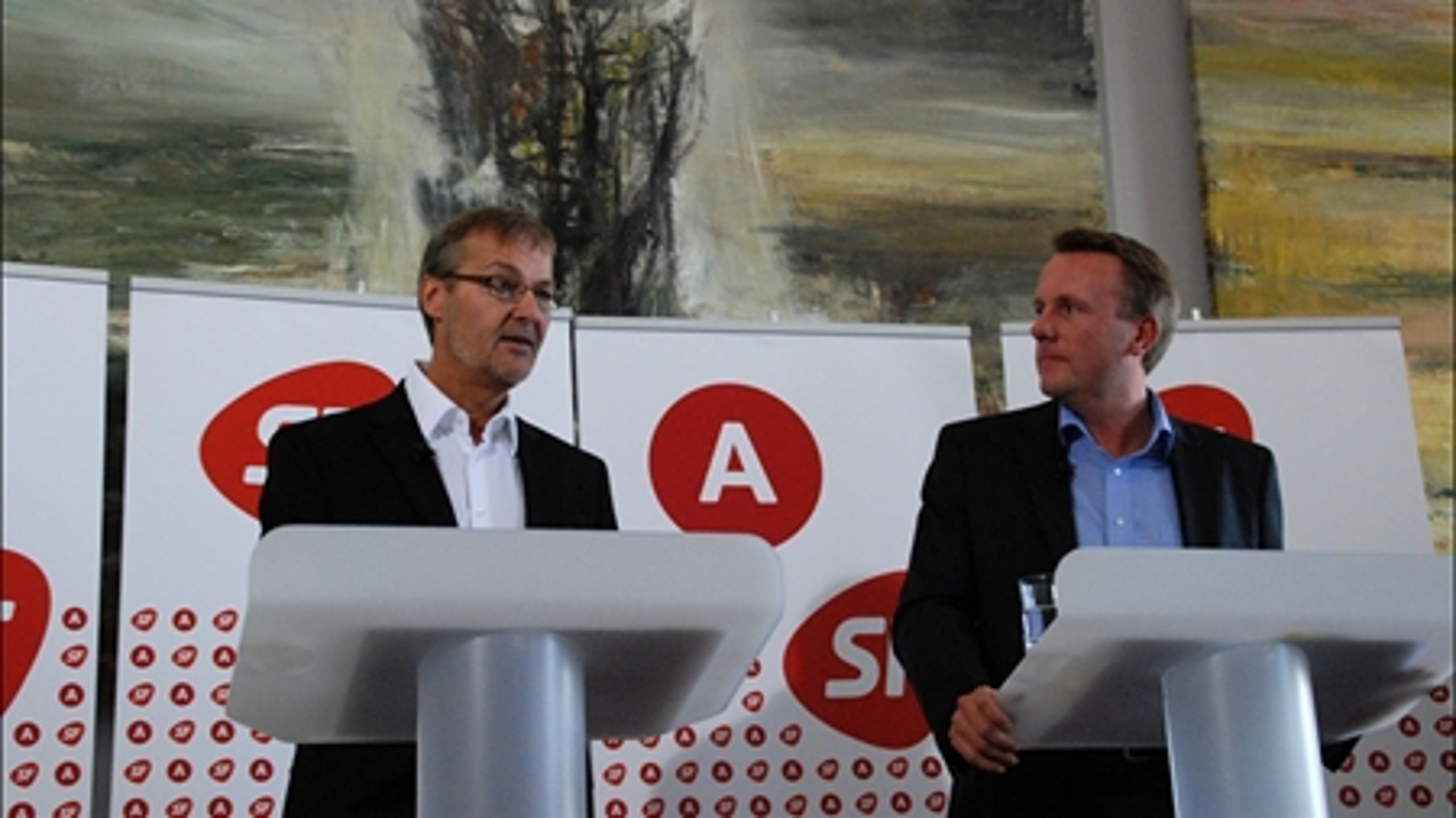 S og SF's finansordførere under præsentationen af partiernes finanslovsforslag.