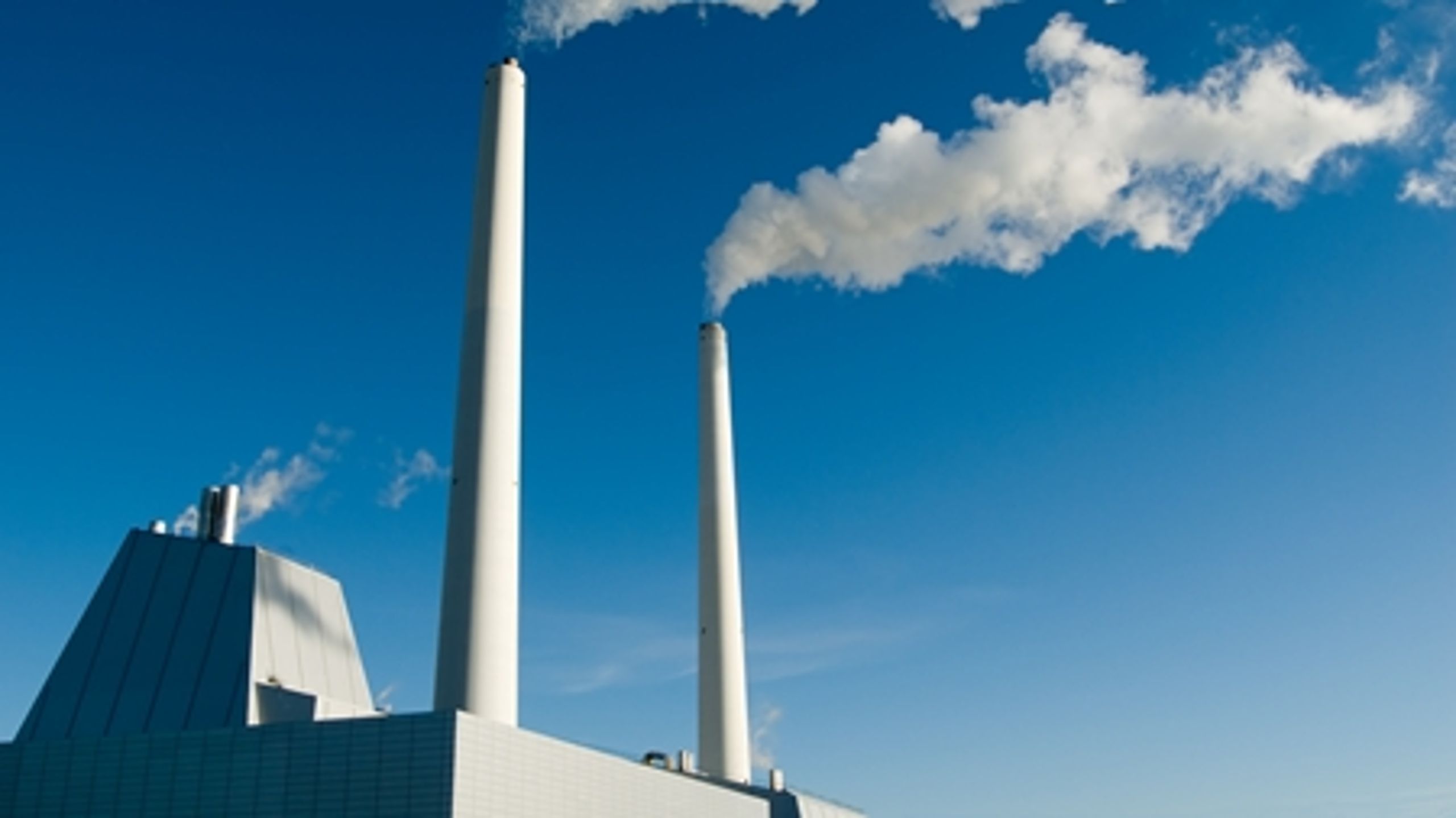 Der kommer ingen afgift på fossile brændsler i den nærmeste fremtid. Et stort flertal i Folketinget vender tommelfingeren nedad.