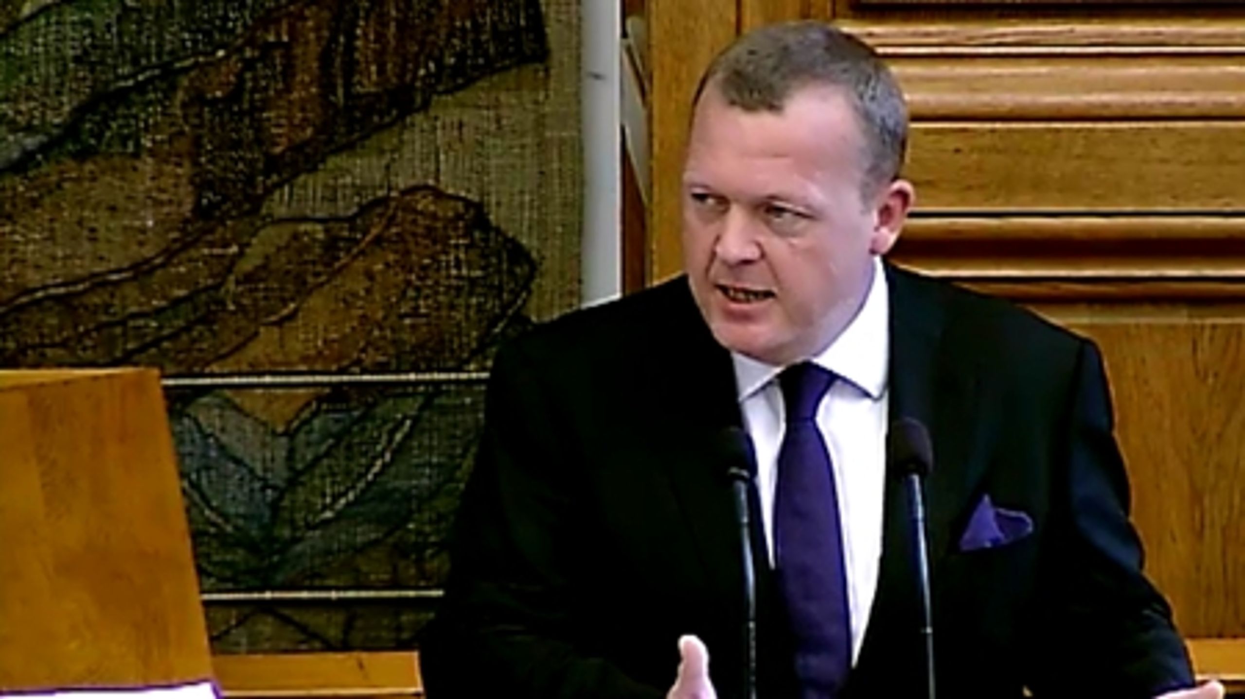 Regeringen har sørget for, at Danmark slap nådigt gennem krisen, men der er behov for en ny moral og en ny økonomisk ansvarlighed fremover. Med det budskab indledte statsminister Lars Løkke Rasmussen sin åbningstale.