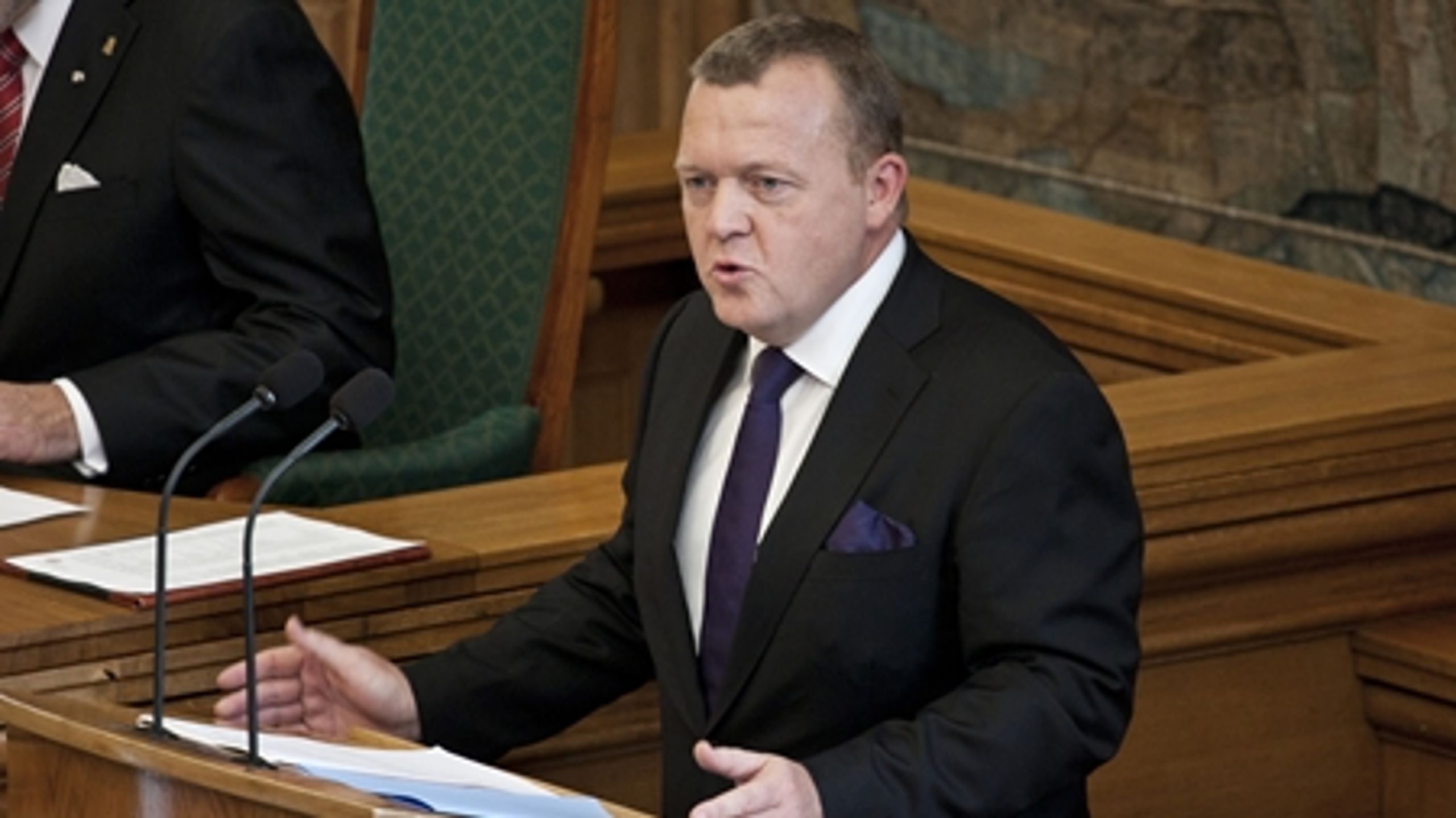 Hos Ladbrokes er statsminister Lars Løkke Rasmussen (V) favorit til at fortsætte i sit nuværende embede efter næste folketingsvalg til odds 1,90 kontra Helle Thorning-Schmidt (S) til odds 2.00 gange pengene igen.