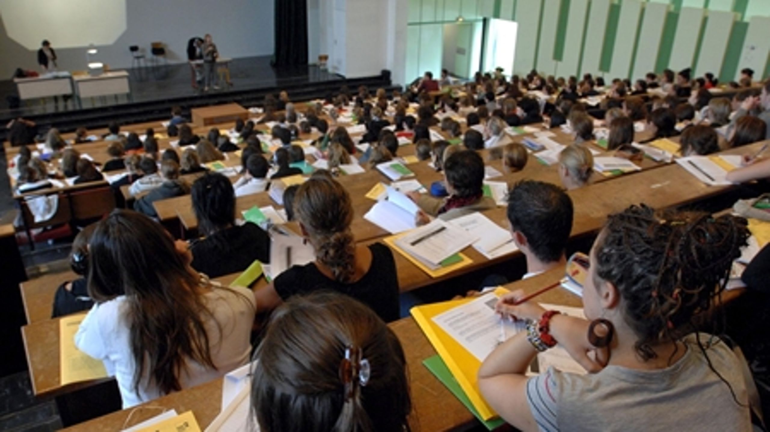 Forligspartierne fra globaliseringsforhandlingerne frygter, finanslovens besparelser vil ramme de studerende.