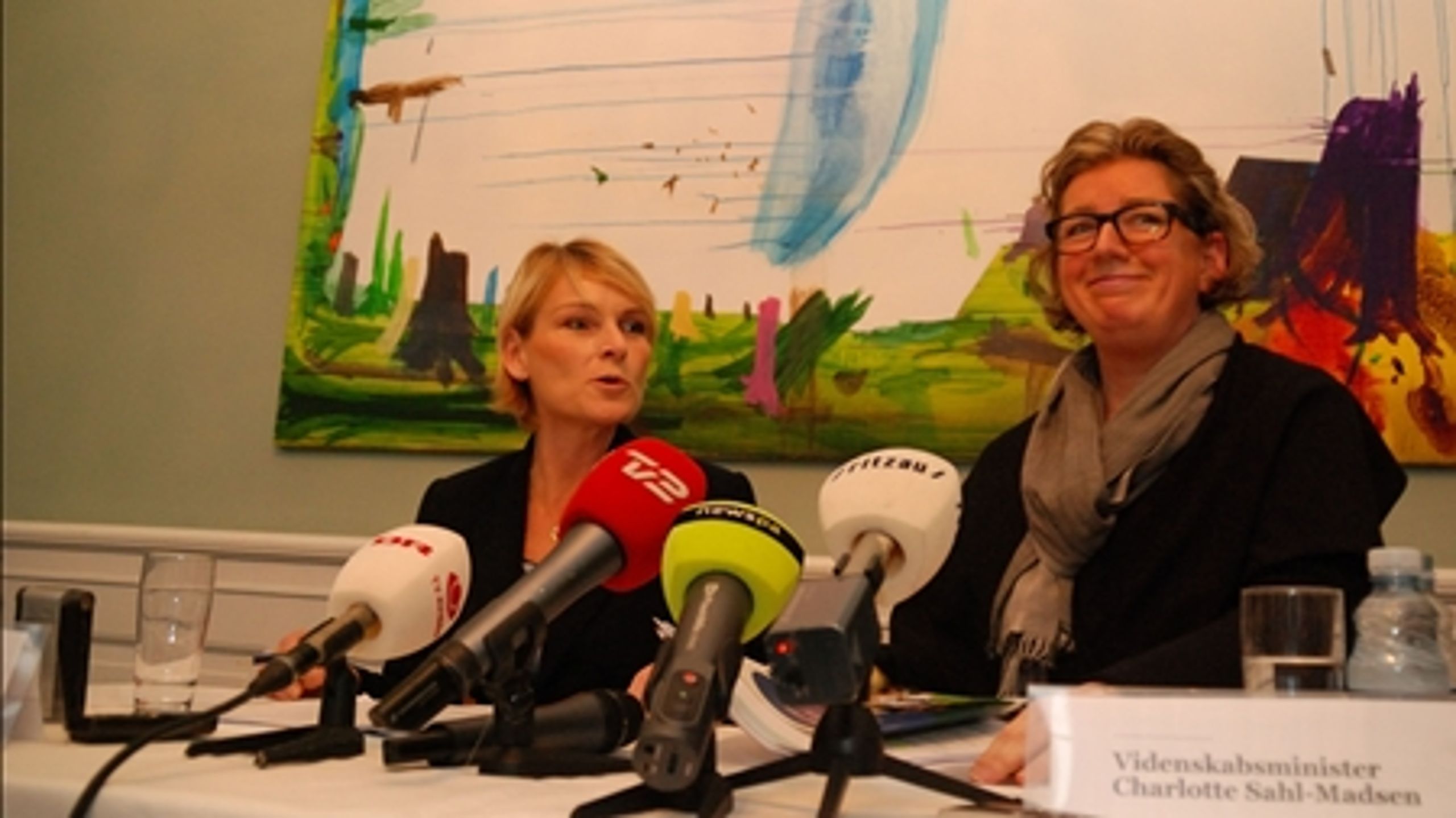 Undervisningsminister Tina Nedergaard (V) og videnskabsminister Charlotte Sahl-Madsen (K) præsenterer regeringens udspil til SU-reform.