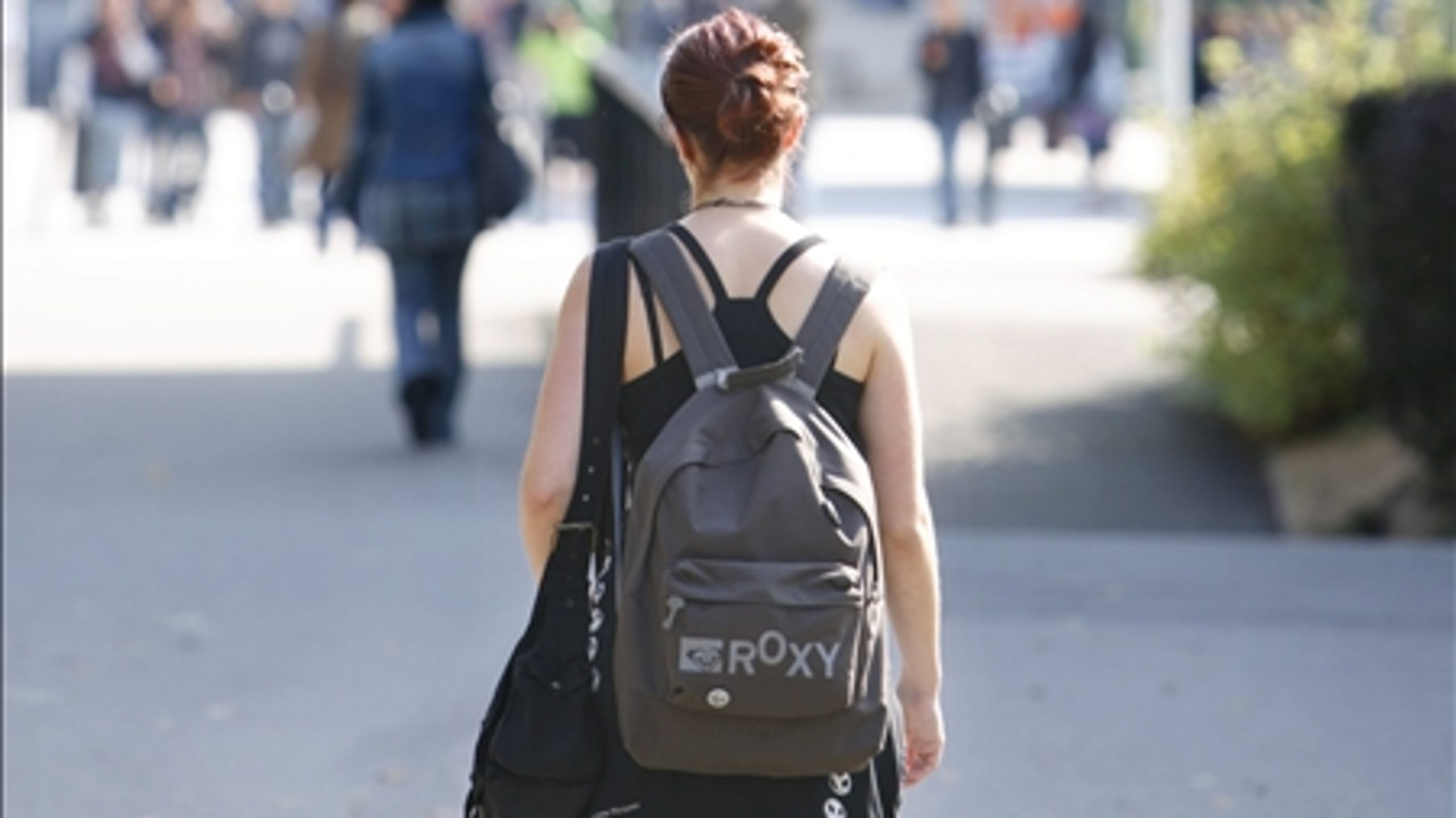 Allerede i sommeren 2008 blev der skrevet en vejledning i, hvordan ungdomsuddannelserne skal søge om it-rygsække. Alligevel er vejledningen stadig ikke sendt ud til uddannelsesstederne.